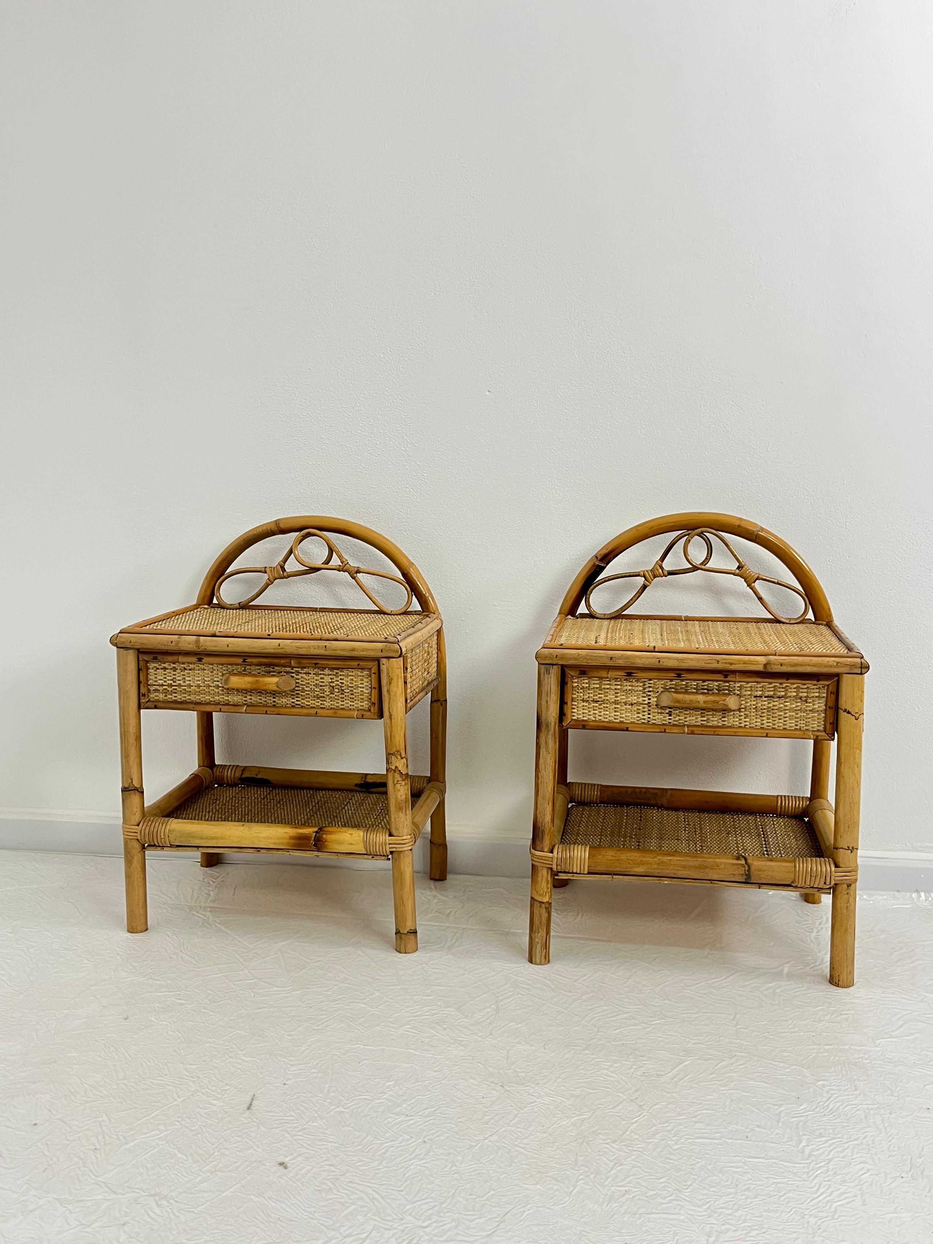 Set of 2 Italian rattan and bamboo nightstands, 1970s
Intact and in excellent condition, they have a drawer on the front.