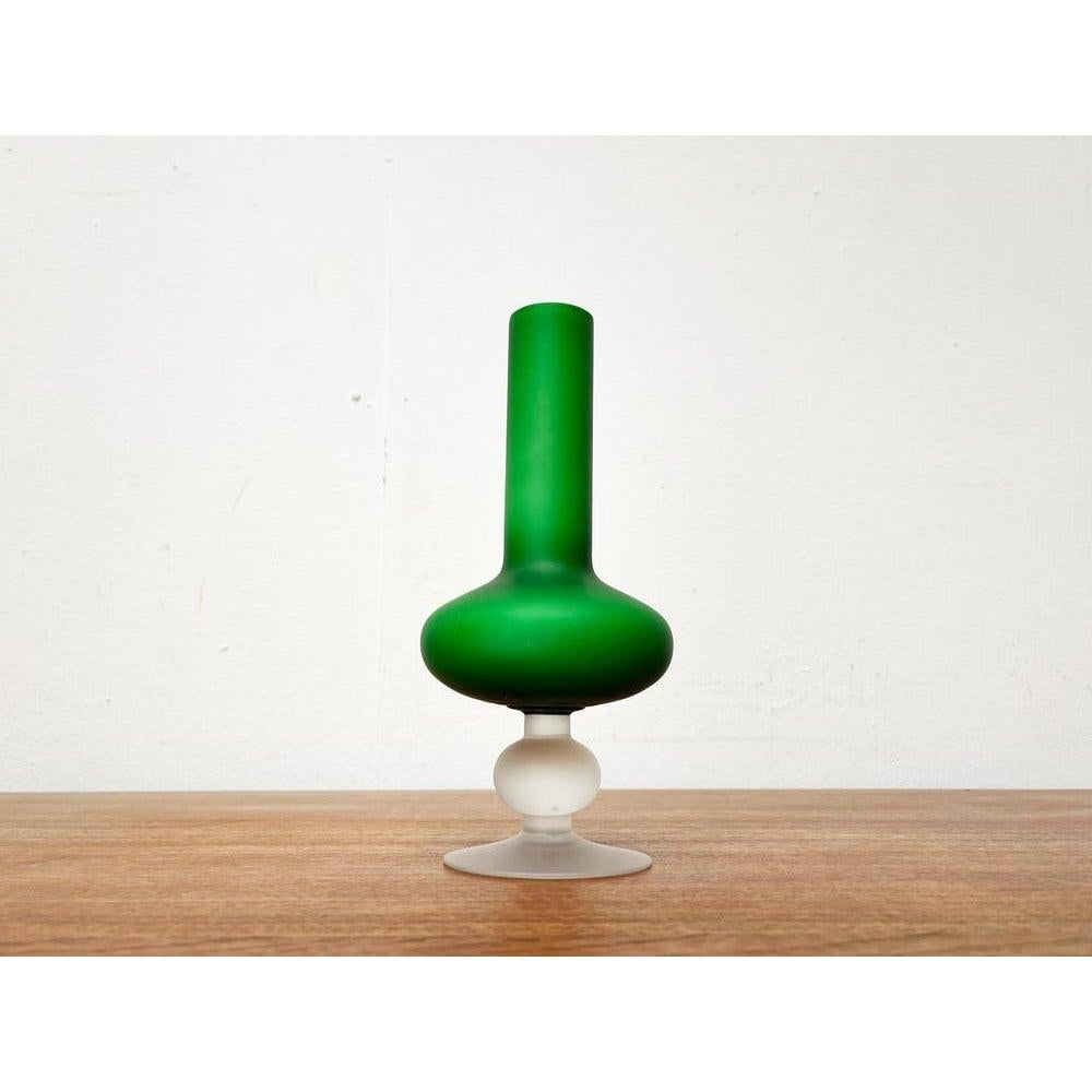 Italian Satinato Series Vase and Glass attributed to Carlo Moretti, 1970s, Set of 2, in Very Good conditions. Designed 1970 to 1979 This piece is attributed to the mentioned designer/maker. It has no attribution mark.

Additional