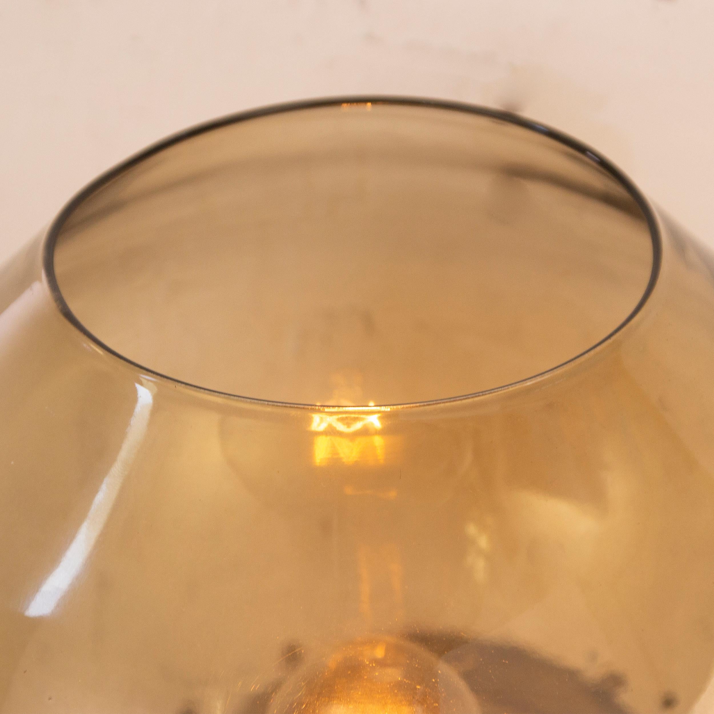 Set di 2 appliques italiane in vetro bronzo di Murano e ottone, soffiato a mano in modo organico In condizioni buone in vendita a Venezia, IT