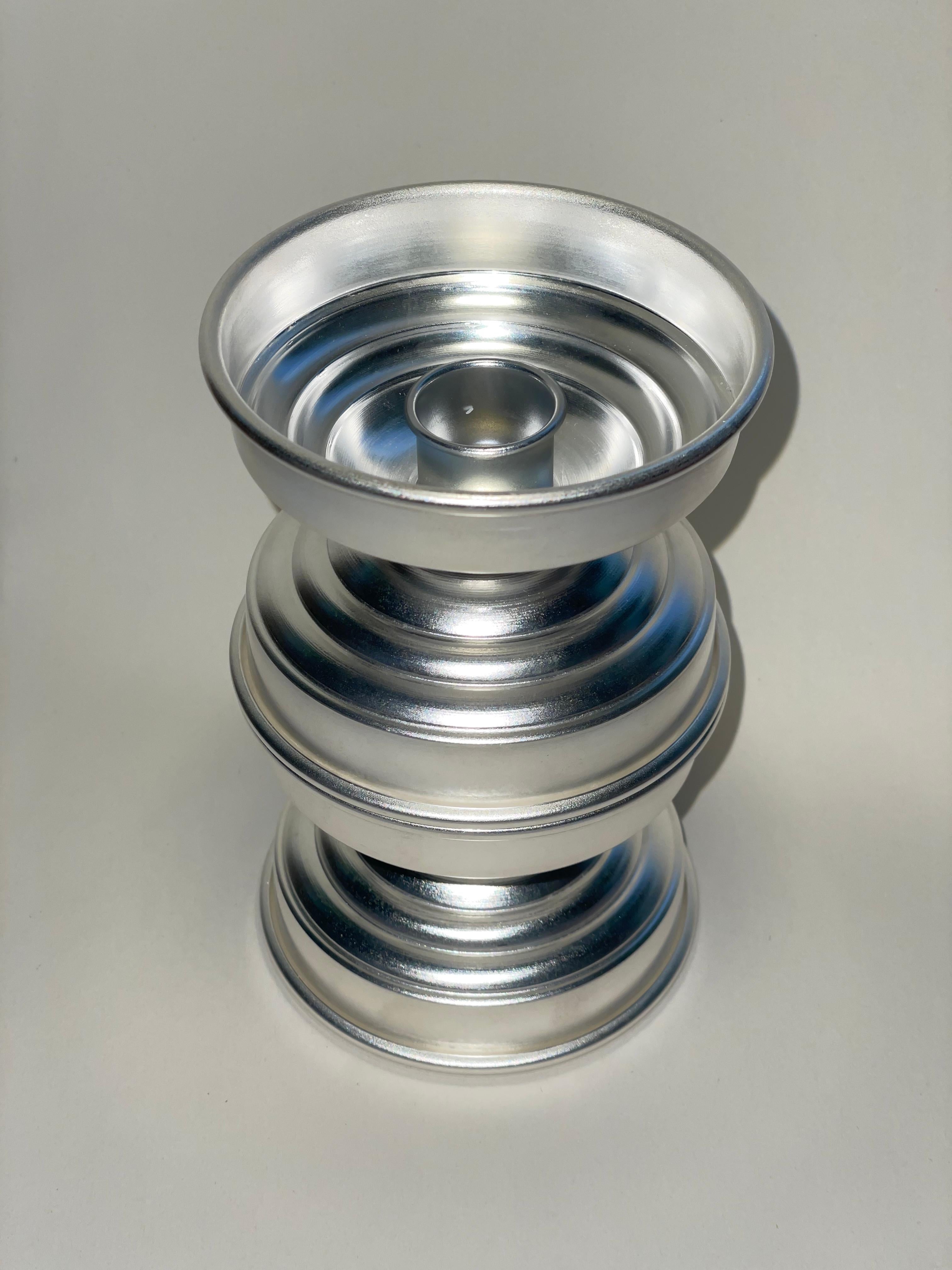 XXI secolo e contemporaneo Set di 2 candelieri italiani in ottone placcato argento, design scultoreo contemporaneo in vendita