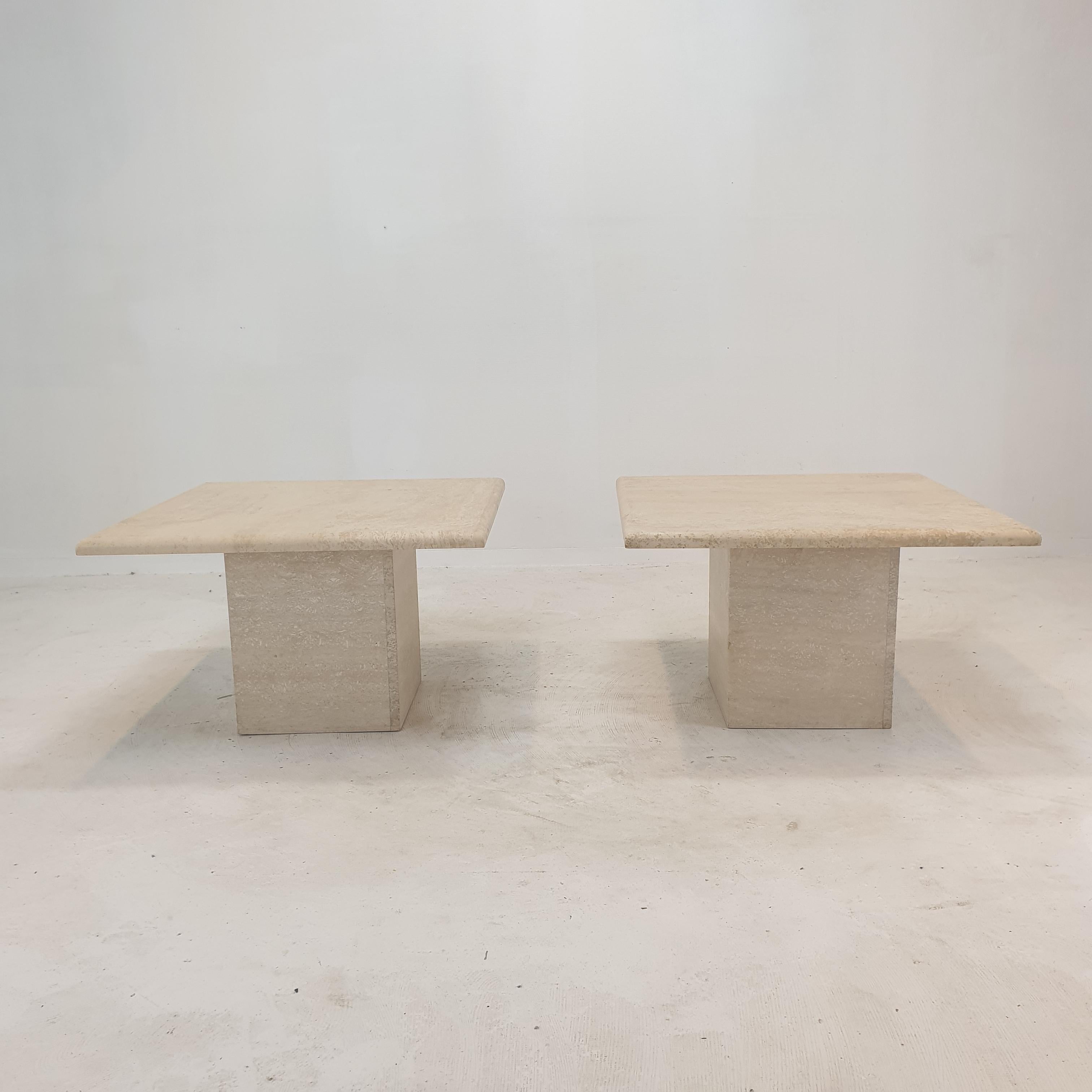 Stunning set of 2 Italian coffee or side tables, handcrafted out of travertine. 
They can be used inside or outside the house.

The plate and the base are made of beautiful travertine.
Please take notice of the very nice patterns.

We work