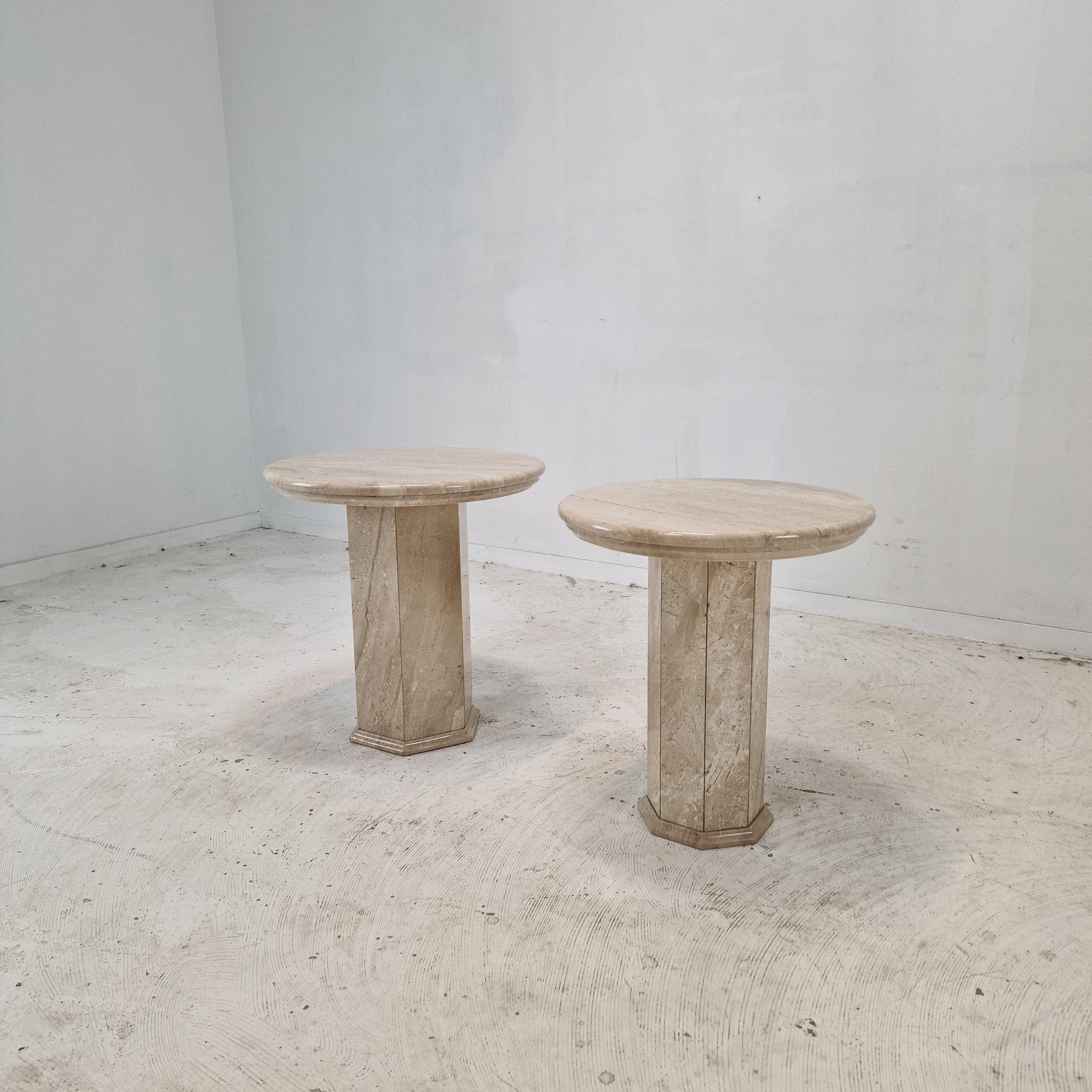 Stunning set of 2 travertine side tables or pedestals, fabricated in Italy in the 80s.

They can be used inside or outside the house.

The plate and the base are made of beautiful travertine.
Please take notice of the very nice patterns.

Size table