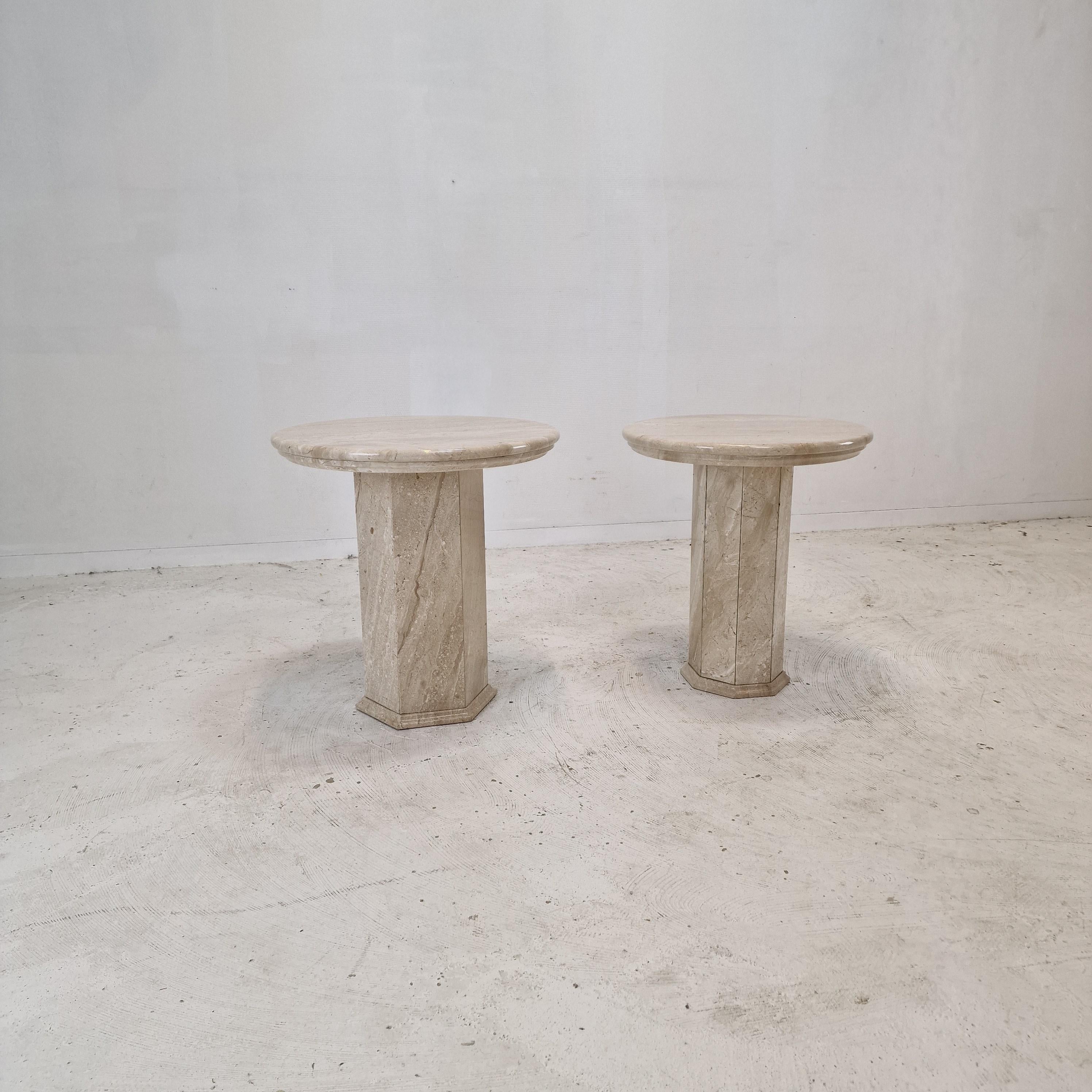 Set of 2 Italian Travertine Pedestals or Side Tables, 1980s In Good Condition For Sale In Oud Beijerland, NL