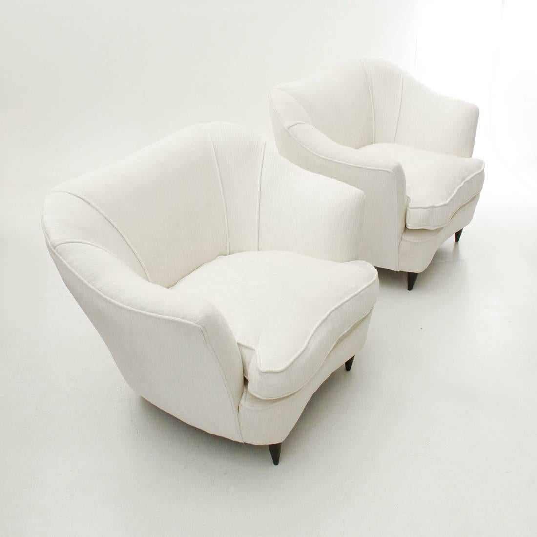 Two Italian armchairs, produced in the 1950s.
Wooden structure padded and lined with new white velvet fabric.
Seat with removable padded cushion.
Wooden legs with conical shape.
Excellent general conditions.

Dimensions: Width 97 cm, depth 80