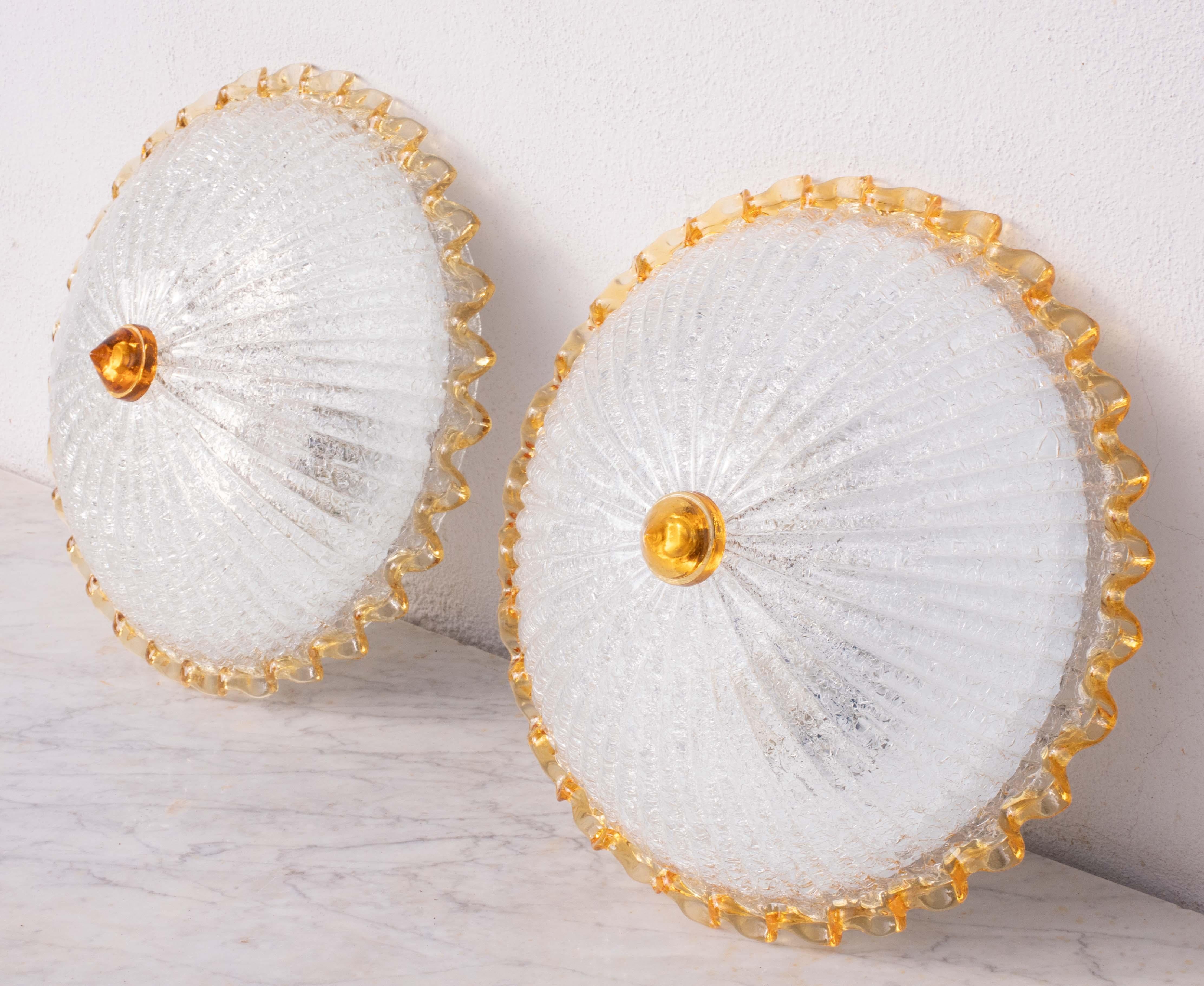 Fin du 20e siècle Ensemble de 2 plafonniers italiens en verre de Murano jaune de grande taille, Murano, 1970 en vente