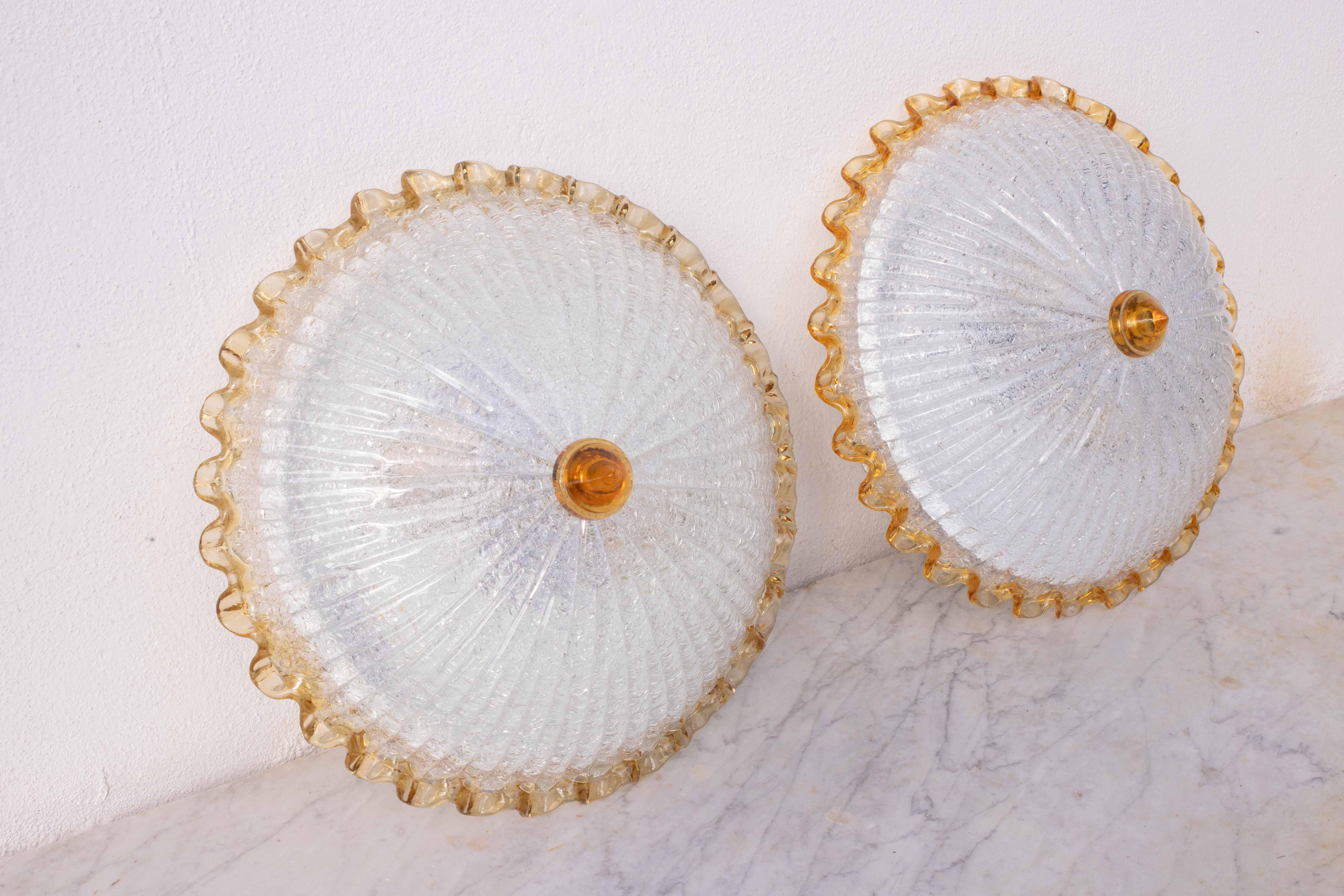 Ensemble de 2 plafonniers italiens en verre de Murano jaune de grande taille, Murano, 1970 en vente 1