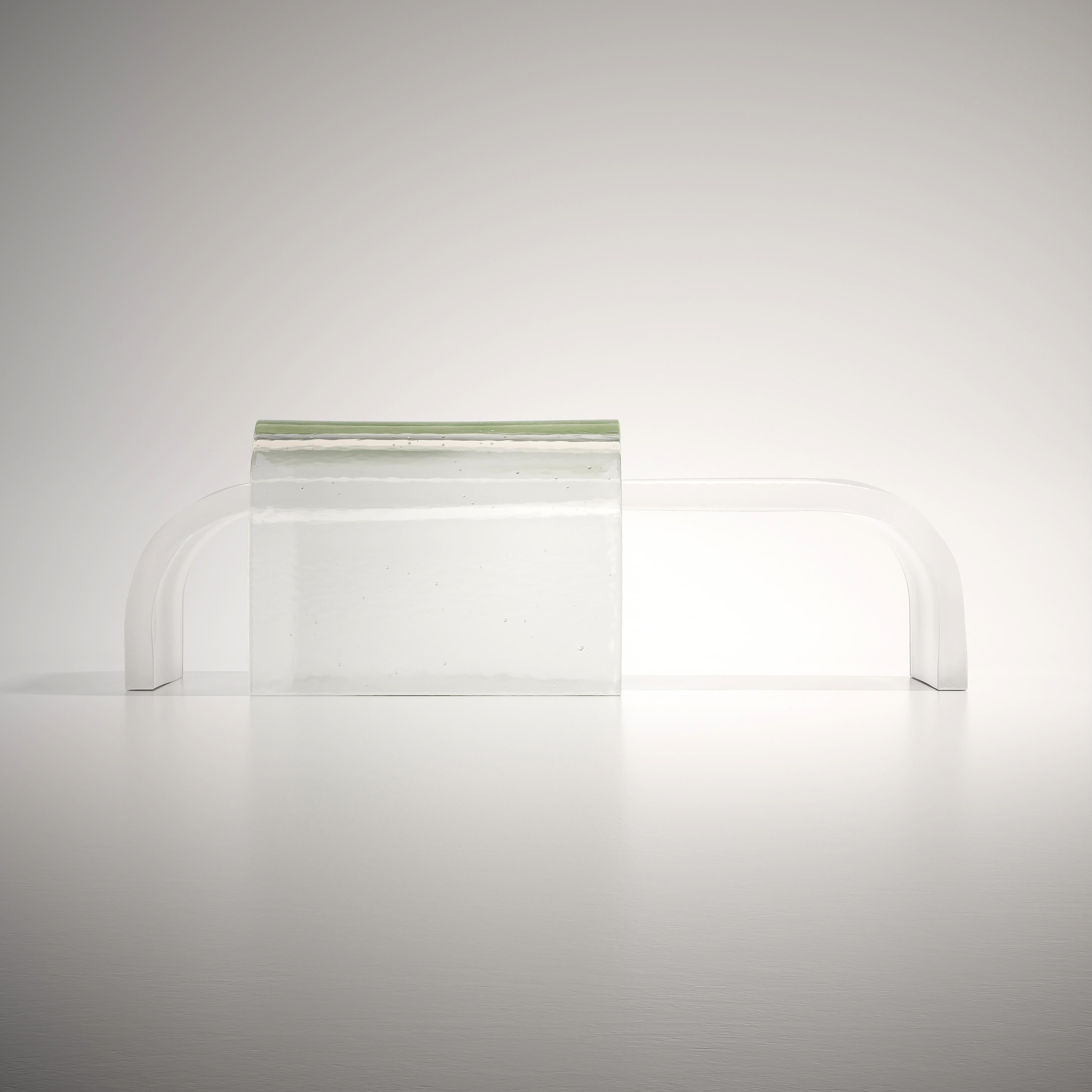 2er-Set Itzel Couchtische aus klarem und geätztem Gussglas von Fred and Juul (Postmoderne) im Angebot