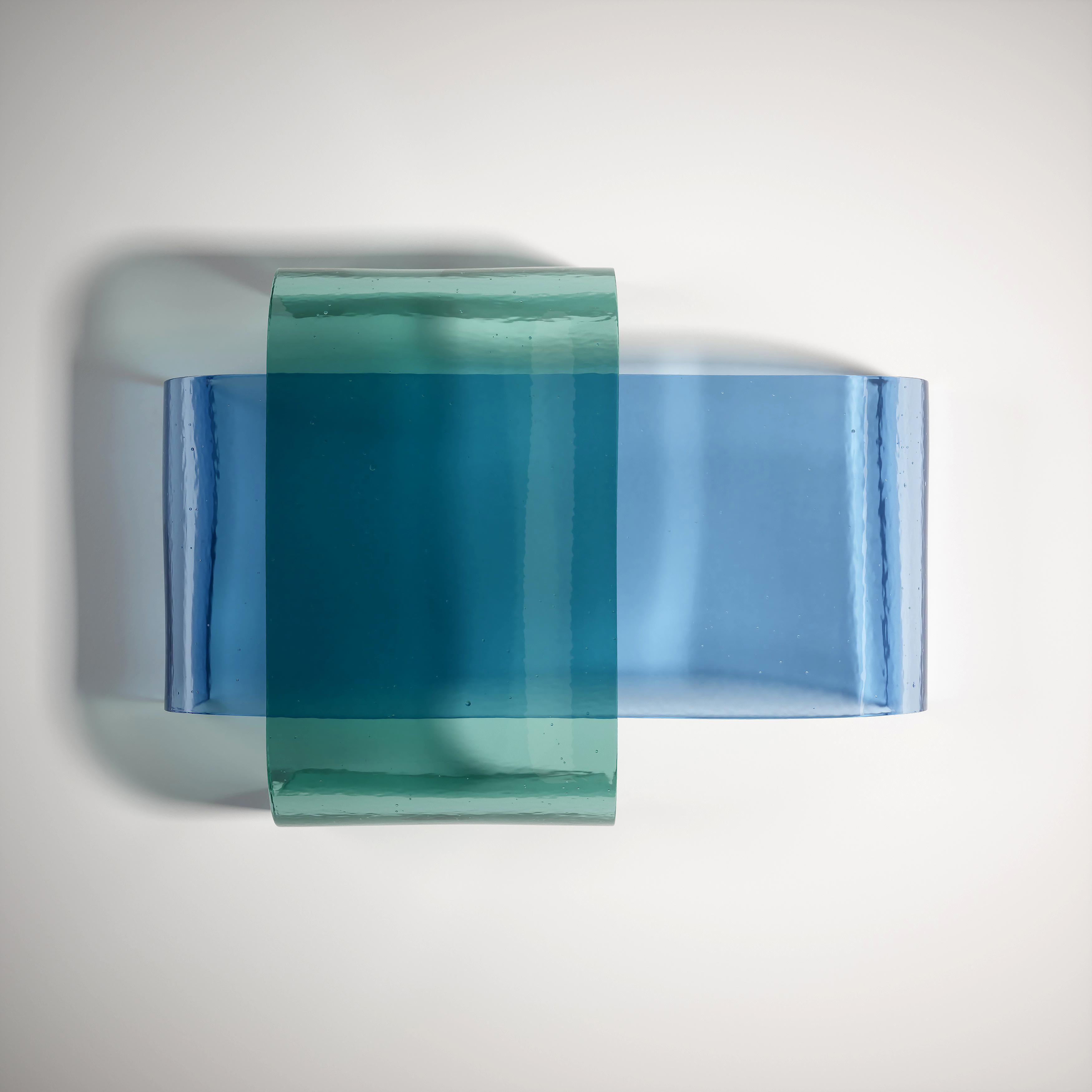2er-Set Itzel Couchtische aus klarem und geätztem Gussglas von Fred and Juul (Gegossen) im Angebot
