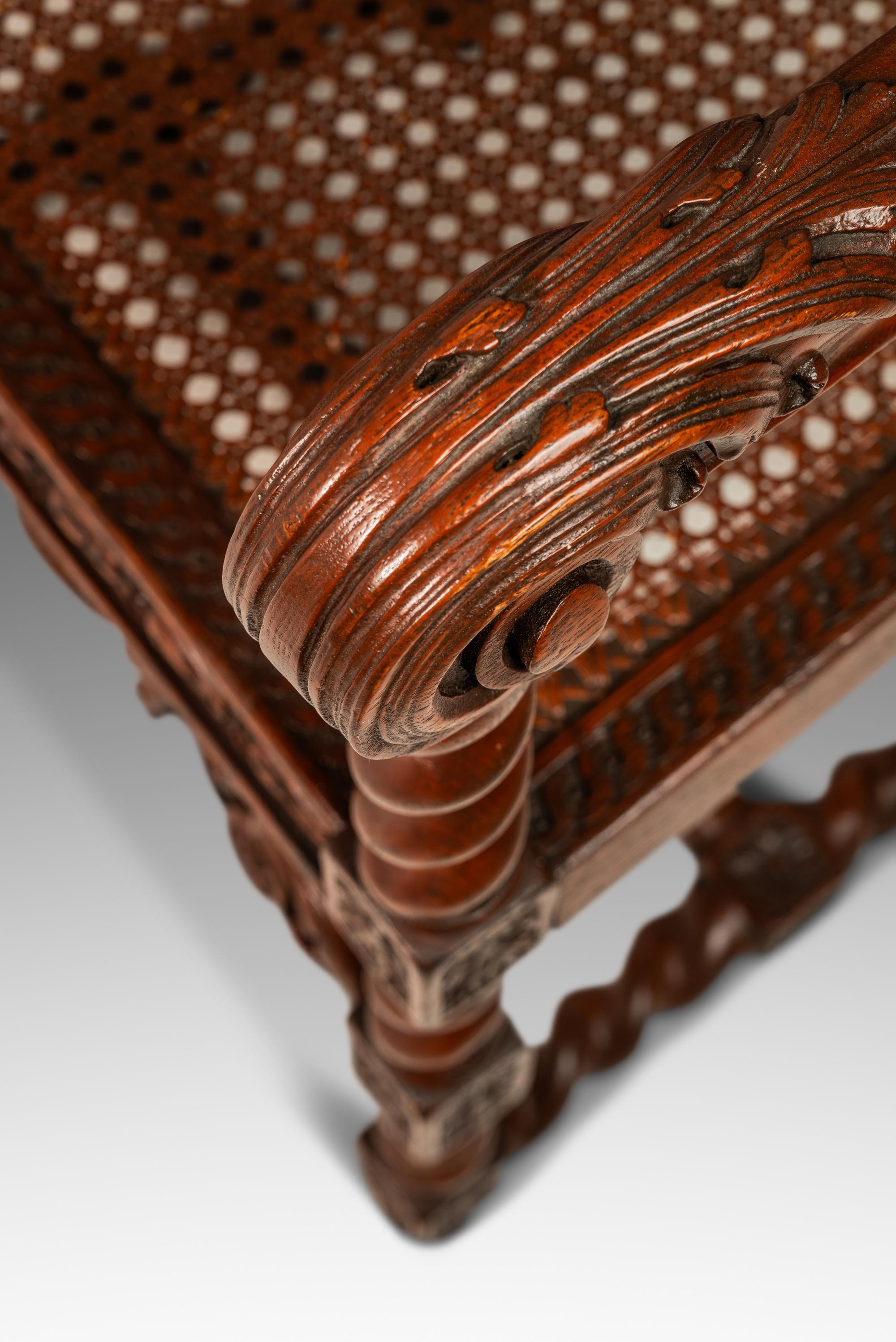 Ensemble de 2 fauteuils de style baroque Jacobean Stuart sculptés à la main, Angleterre, C.I.C. en vente 13