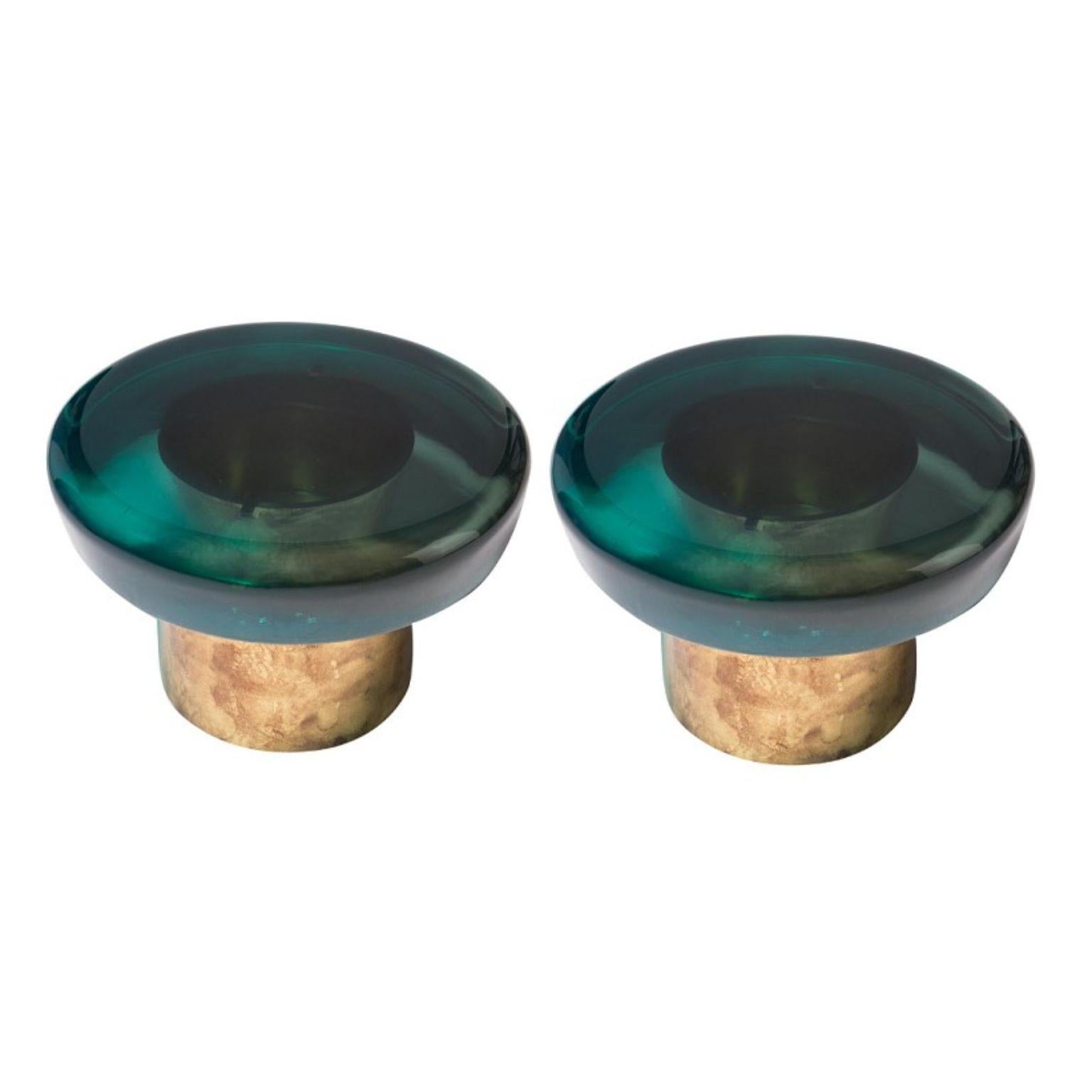 Set of 2 Jade coffee tables by Draga & Aurel
Dimensions: W 50, D 50, H 28, top Ø 50 cm
Materials: Resin and bronze

Also available: W 50, D 50, H 38, top Ø 50 cm

Formed from a combination of reflective resin and solid brass, the Jade coffee