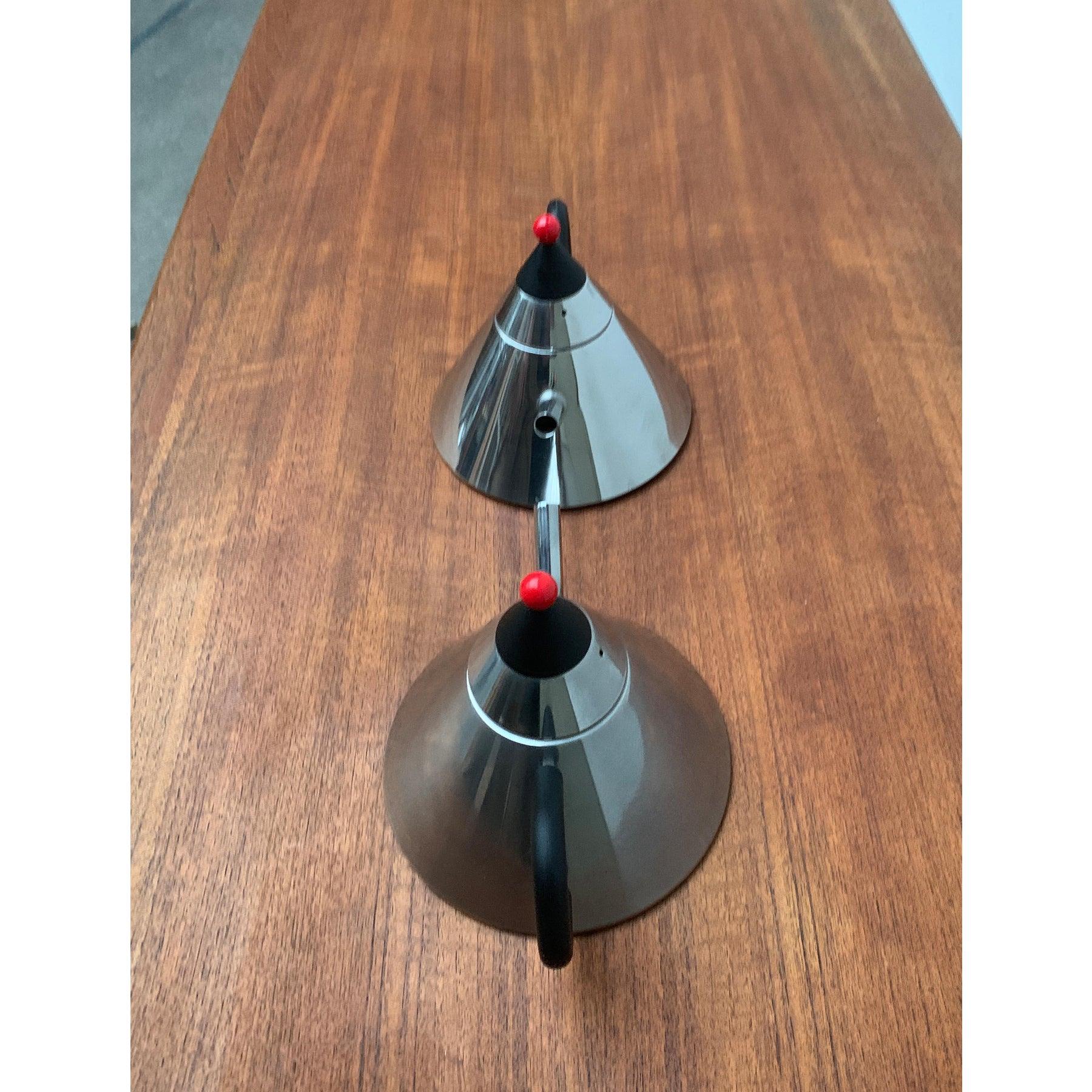 Postmoderne Ensemble de 2 bouilloires japonaises postmodernes en acier inoxydable en vente