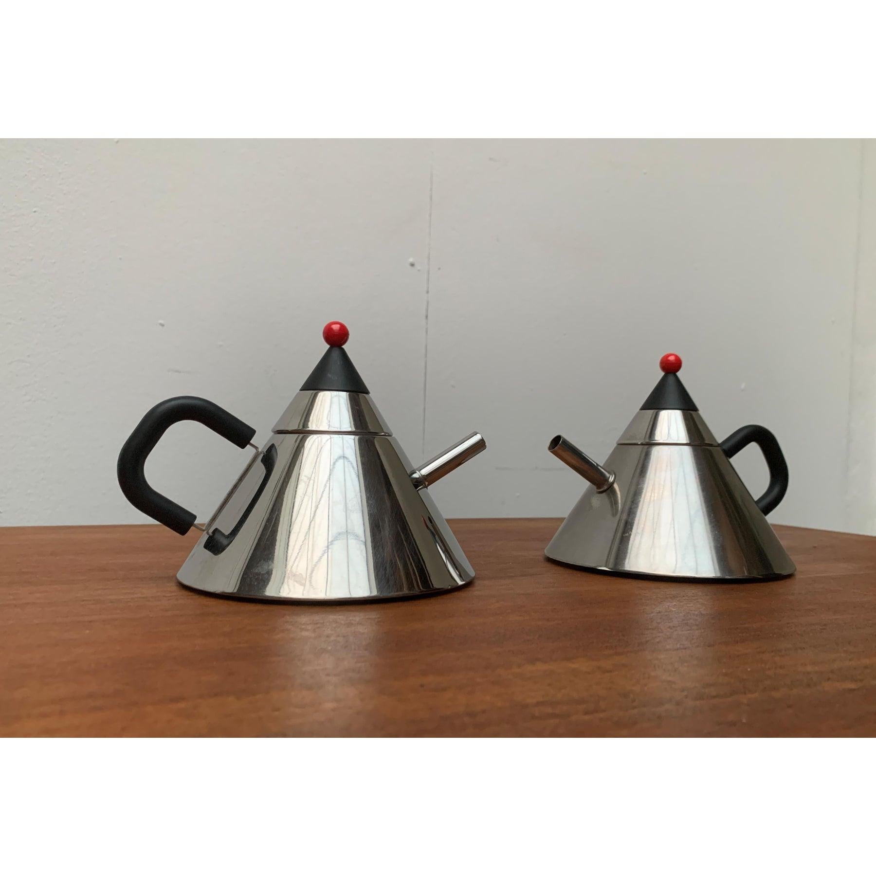 Japonais Ensemble de 2 bouilloires japonaises postmodernes en acier inoxydable en vente