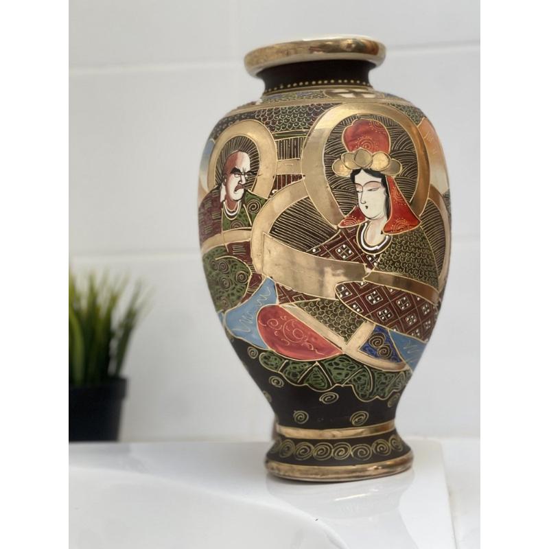 Set of 2 Japanese Satsuma Vases in Polychrome Painted Ceramic For Sale 6