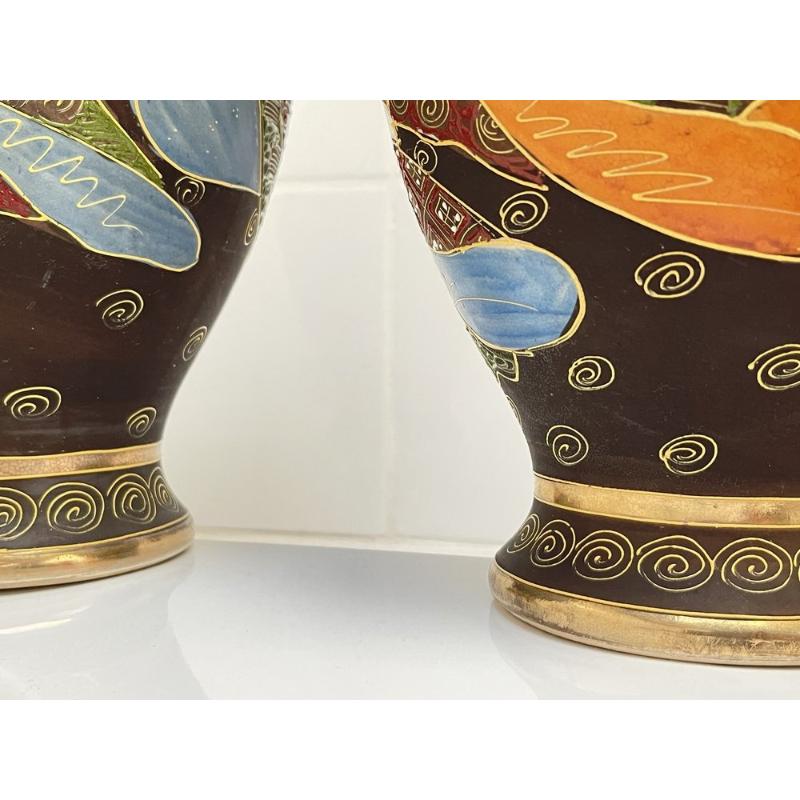 Set of 2 Japanese Satsuma Vases in Polychrome Painted Ceramic For Sale 10