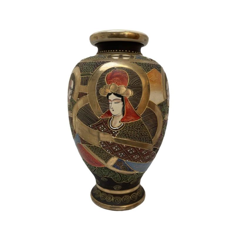 Set of 2 Japanese Satsuma Vases in Polychrome Painted Ceramic For Sale 11