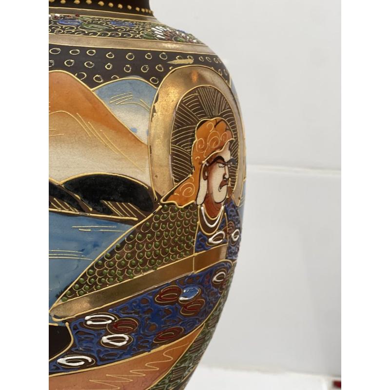 Set of 2 Japanese Satsuma Vases in Polychrome Painted Ceramic For Sale 2