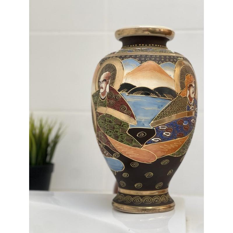 Set of 2 Japanese Satsuma Vases in Polychrome Painted Ceramic For Sale 5