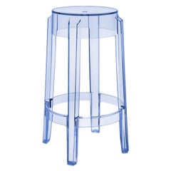 Ensemble de 2 tabourets de taille moyenne Kartell Charles Ghost en bleu poudré de Philippe Starck