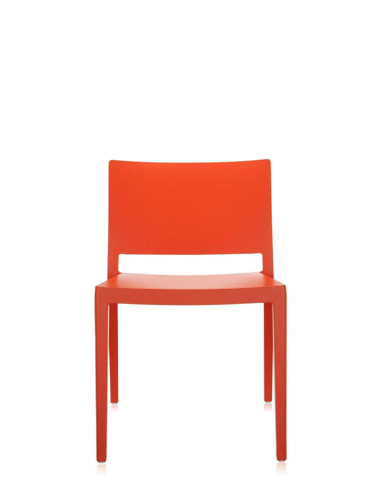 A light, essential and rigorous chair. Its square line is designed by Piero Lissoni, with a wide seat and a wide, low backrest. Created for use around tables, it was born in a range of both gloss and matt colours. The particularity of the material