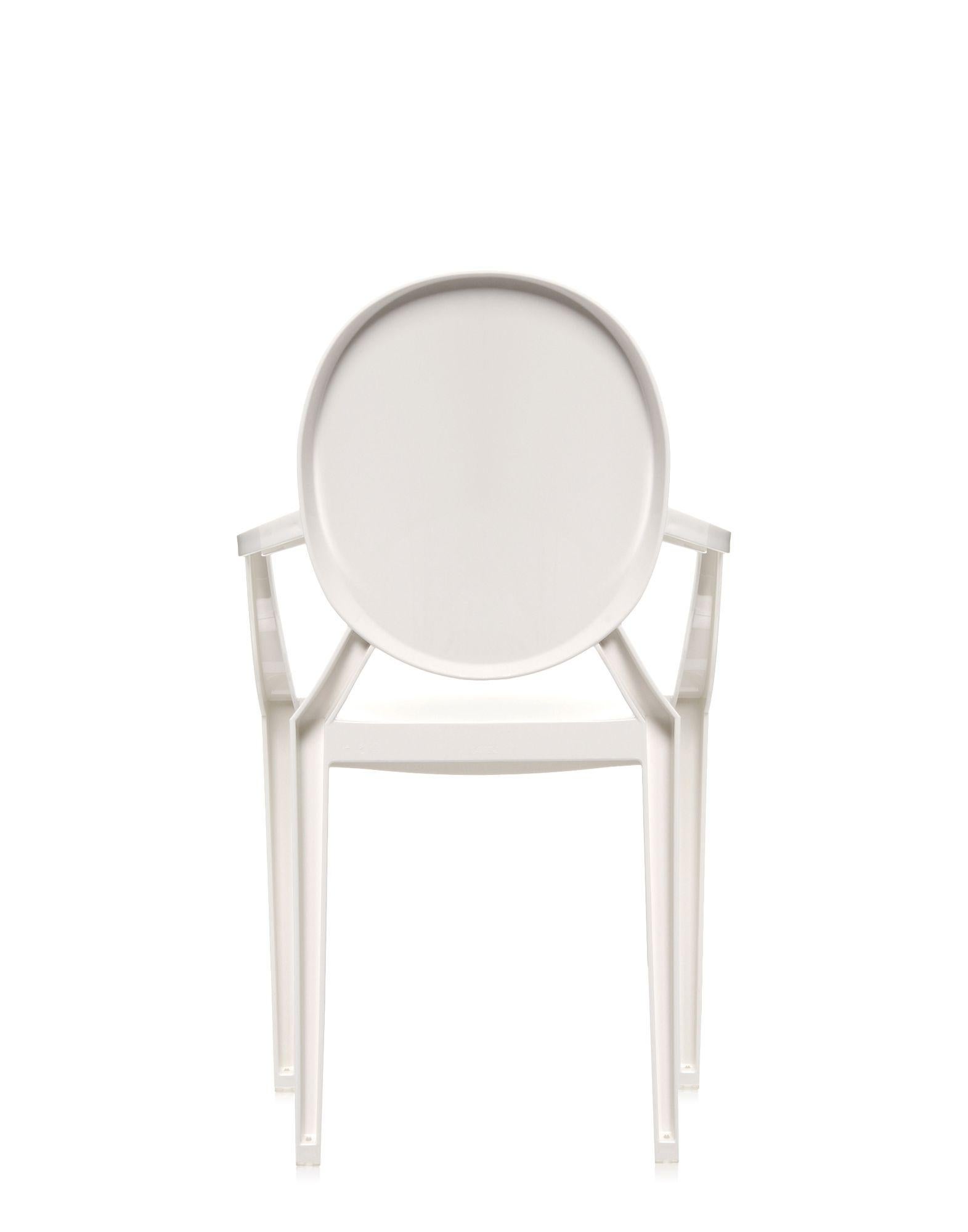 Italiano Set di 2 poltrone Kartell Louis Ghost in bianco lucido di Philippe Starck in vendita