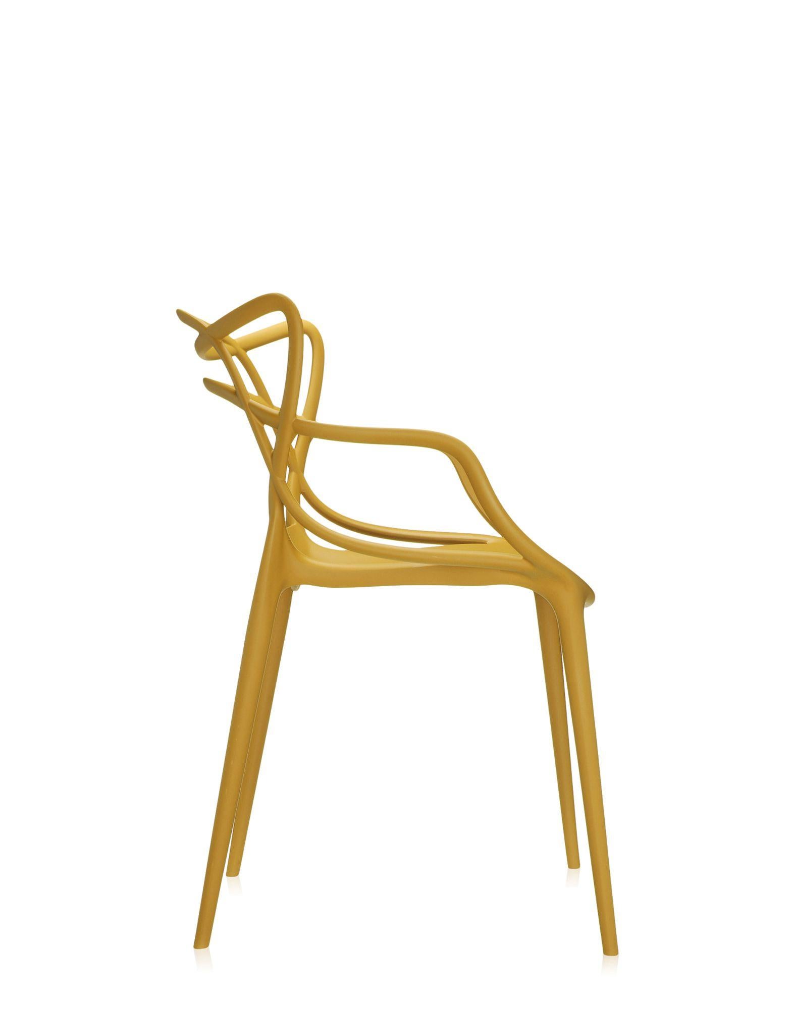 Moderne Ensemble de 2 chaises Kartell Masters en moutarde de Philippe Starck & Eugeni Quitllet en vente