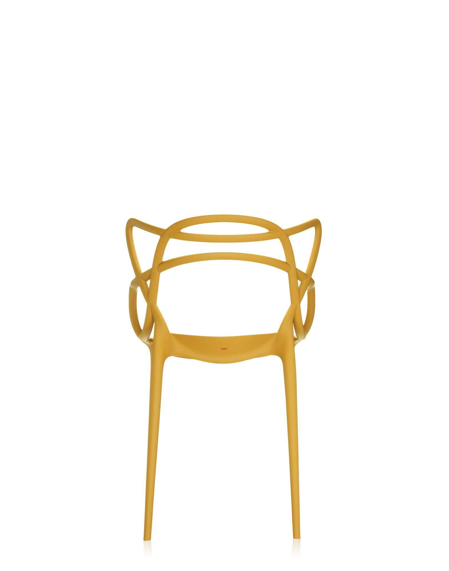 Satz von 2 Kartell Masters Chairs in Senf von Philippe Starck & Eugeni Quitllet (Italienisch) im Angebot