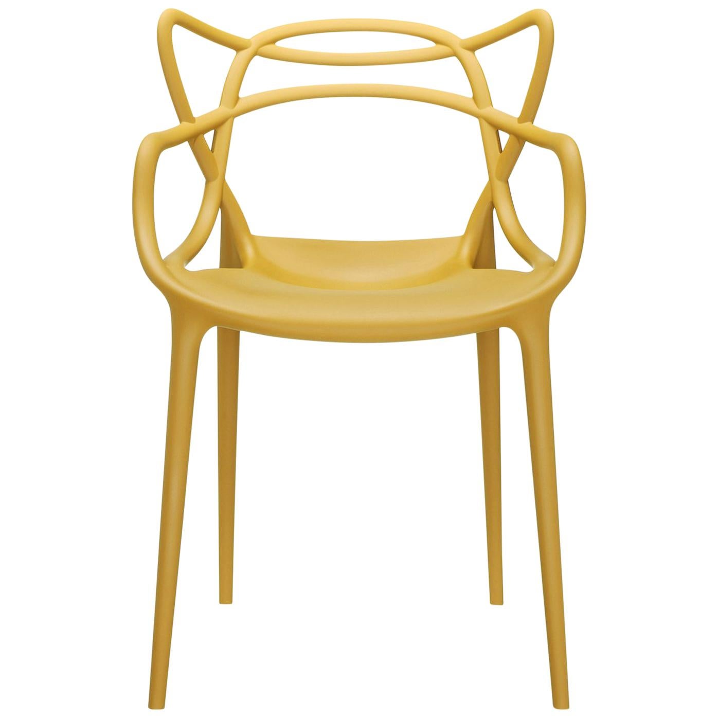 Ensemble de 2 chaises Kartell Masters en moutarde de Philippe Starck & Eugeni Quitllet