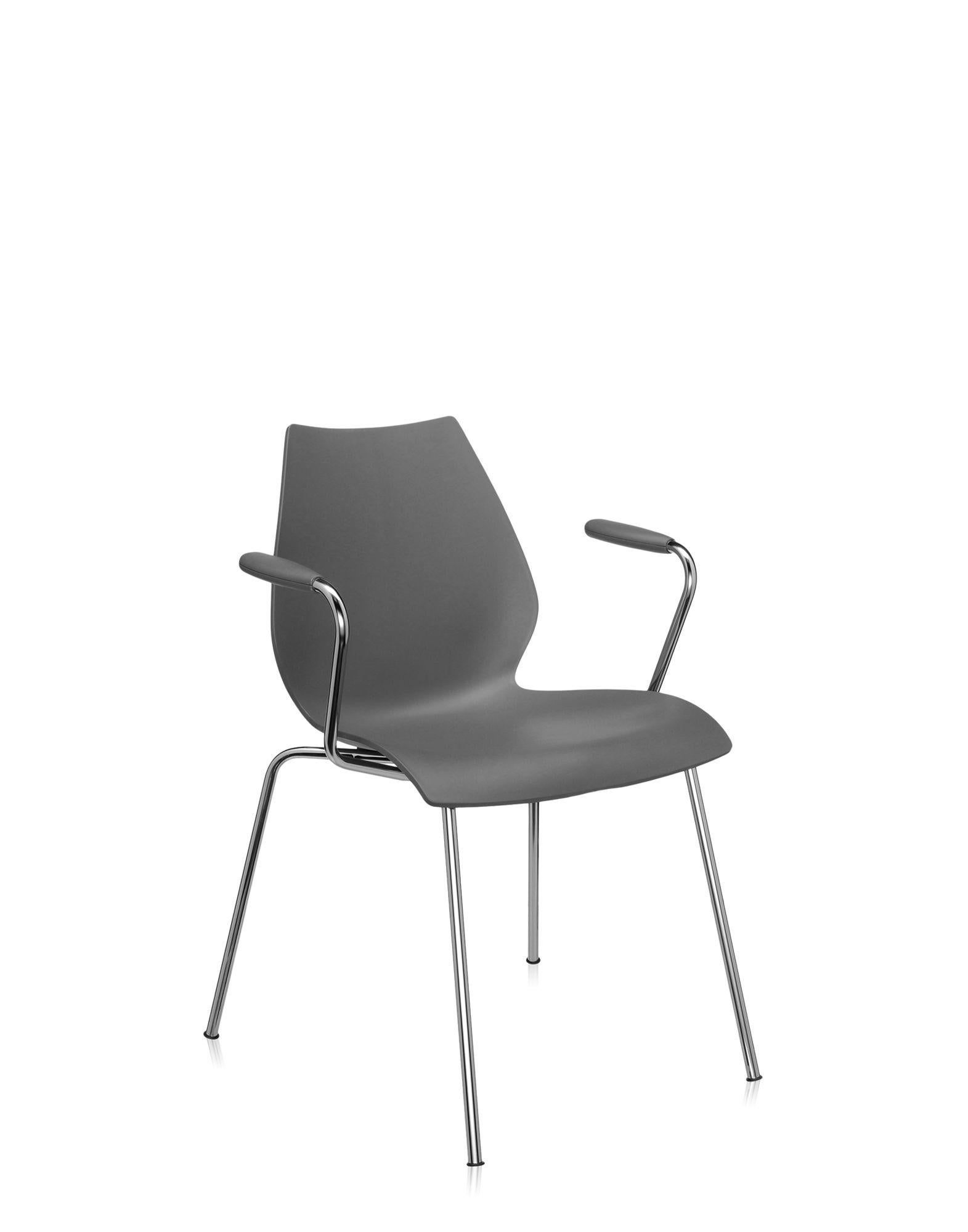 Its elegant lines, sober colours and practical usage make Maui an extremely versatile chair, capable of satisfying the widest demands of the business and residential market. Maui chairs form a family rich in chromatic and formal variations, able to
