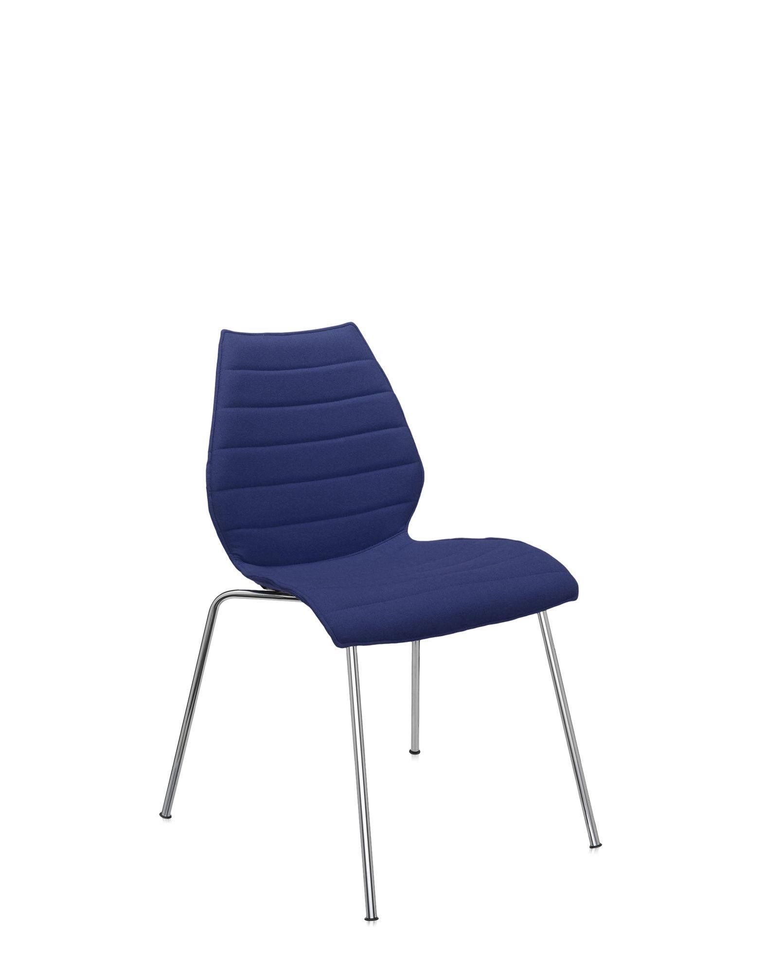 The Maui chairs form a family with a rich variety of colours and shapes, both hard and soft, capable of satisfying specific needs, at home or in professional environments. Thanks to its design, the Maui chair is stackable and can be joined endlessly