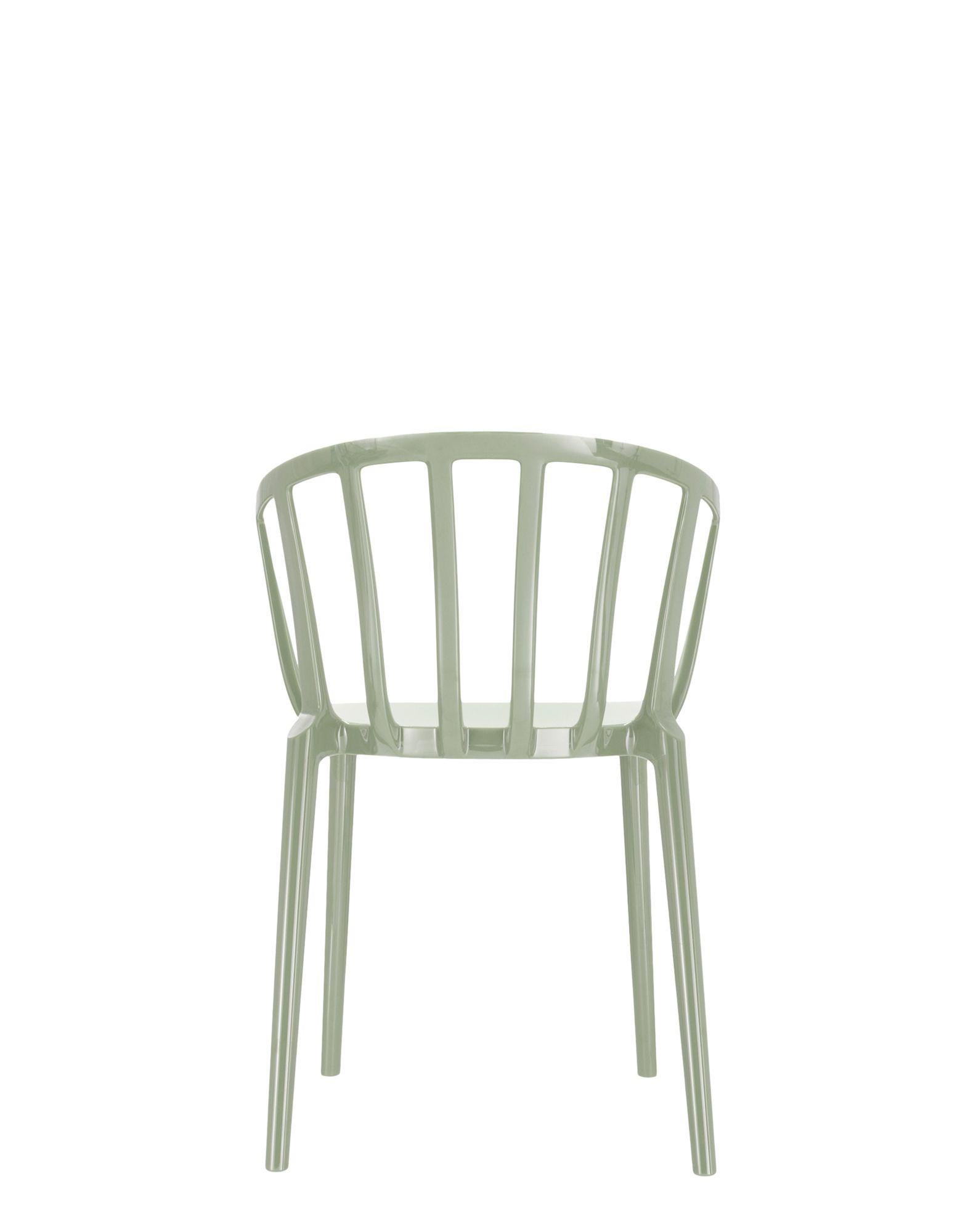italien Ensemble de 2 chaises Kartell de Venise en vert sauge brillant par Philippe Starck en vente
