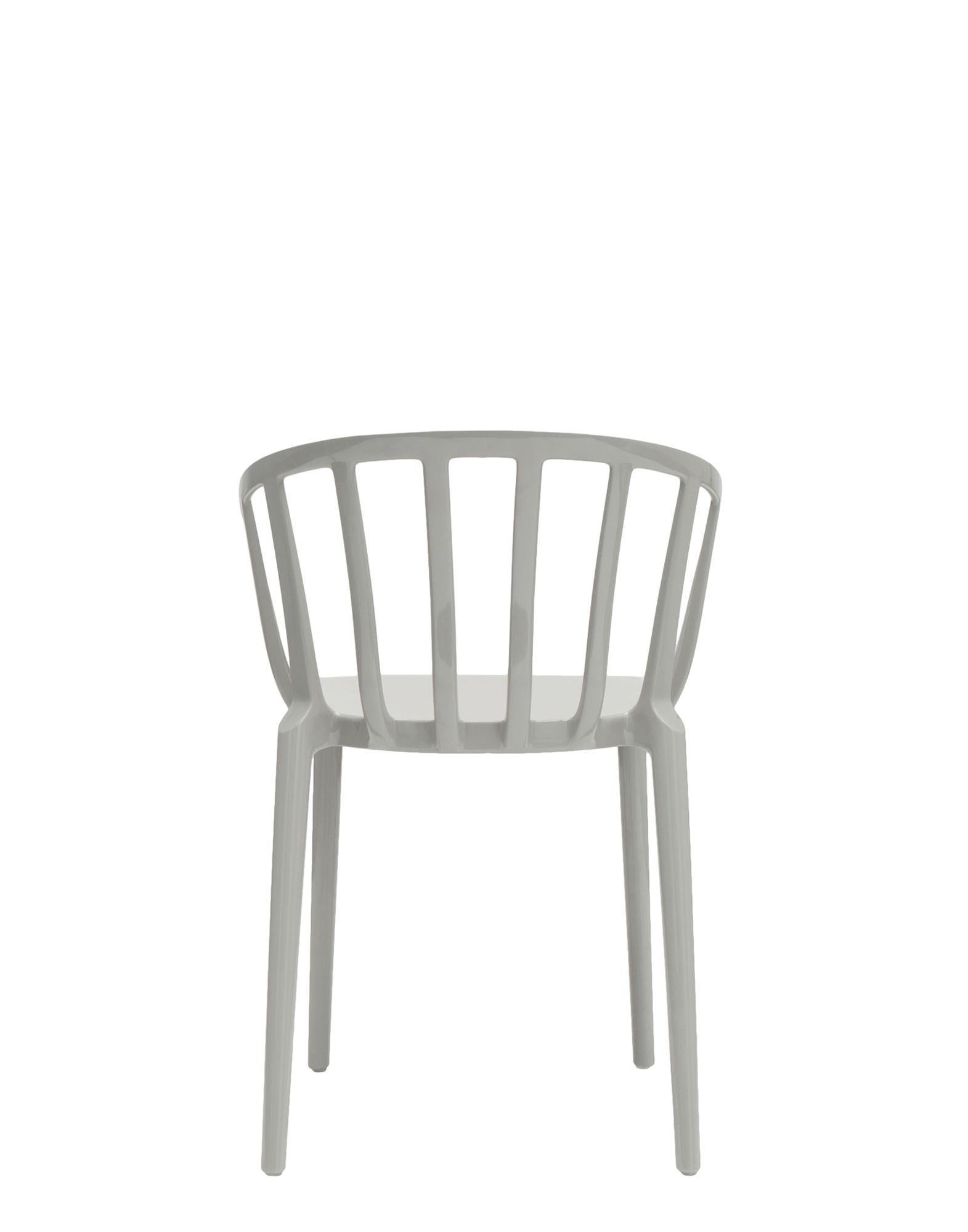 italien Ensemble de 2 chaises Kartell de Venise grises en gris par Philippe Starck en vente
