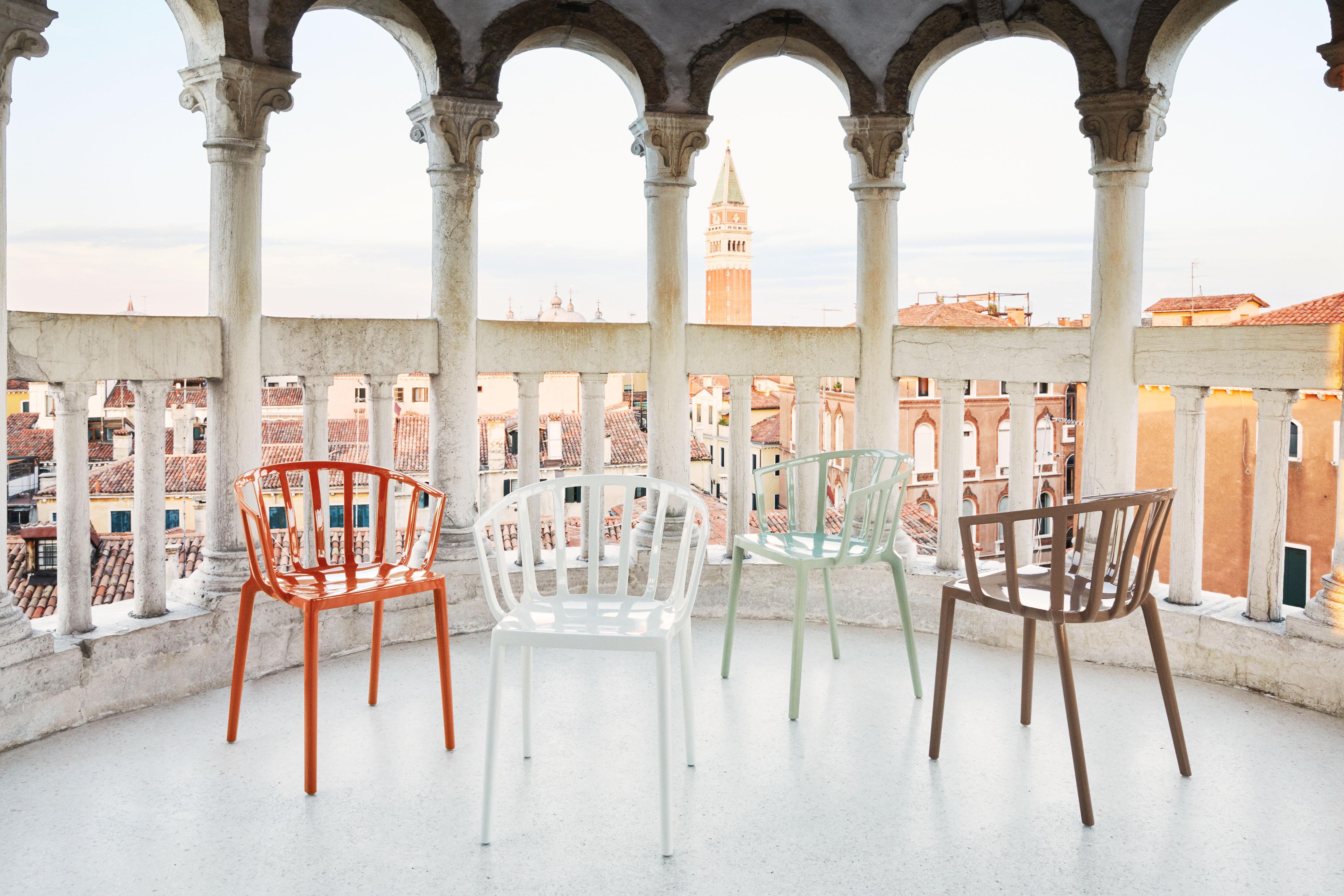 Contemporary Set of 2 Kartell Venice Chairs in Glossy Rusty Orange by Philippe Starck For Sale