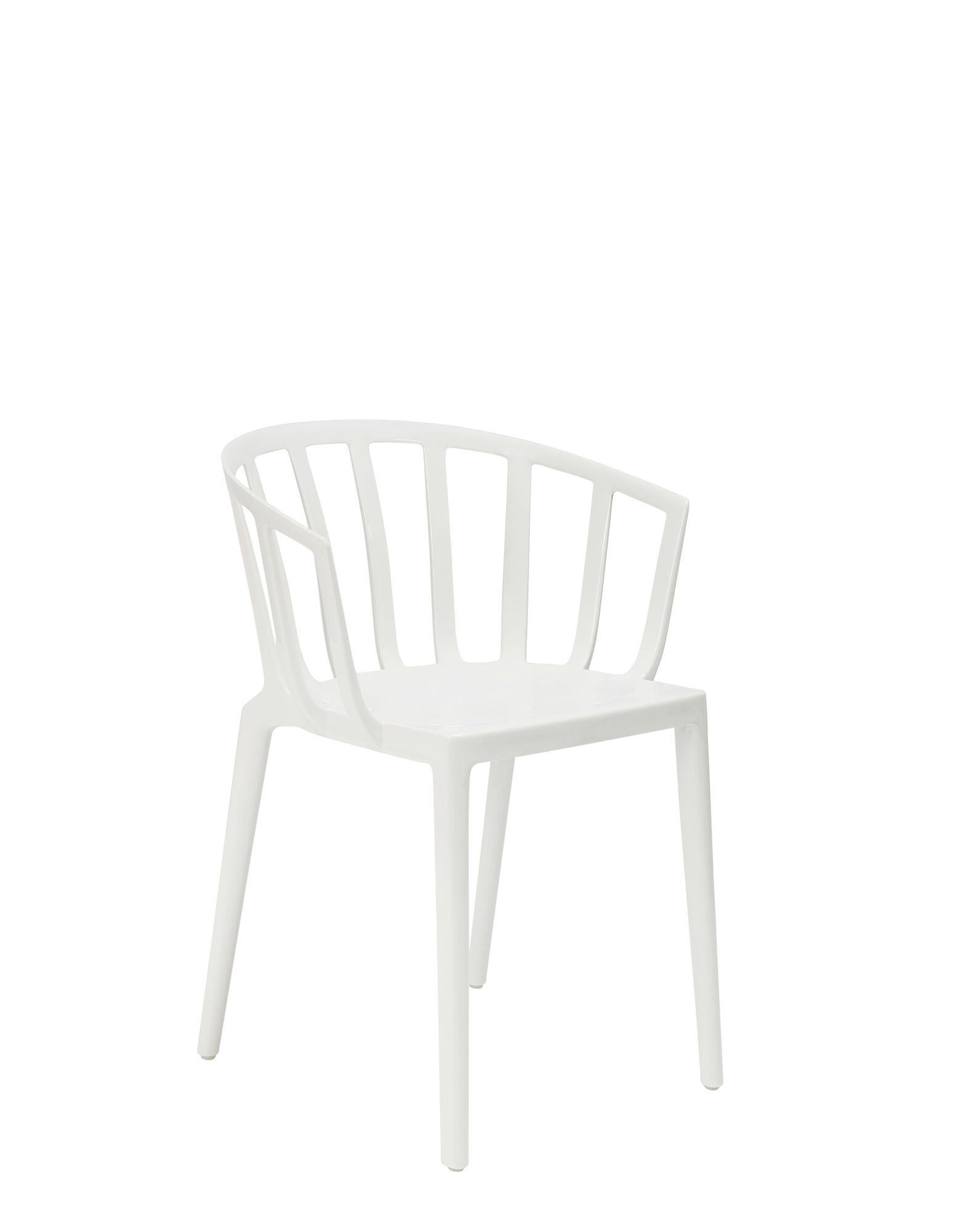 Set of 2 Kartell Venice Chairs in Glossy White by Philippe Starck In New Condition For Sale In Brooklyn, NY