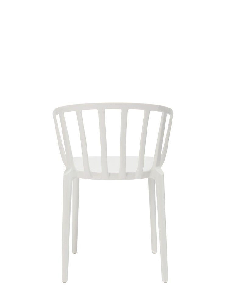Set of 2 Kartell Venice Chairs in White by Philippe Starck For Sale at