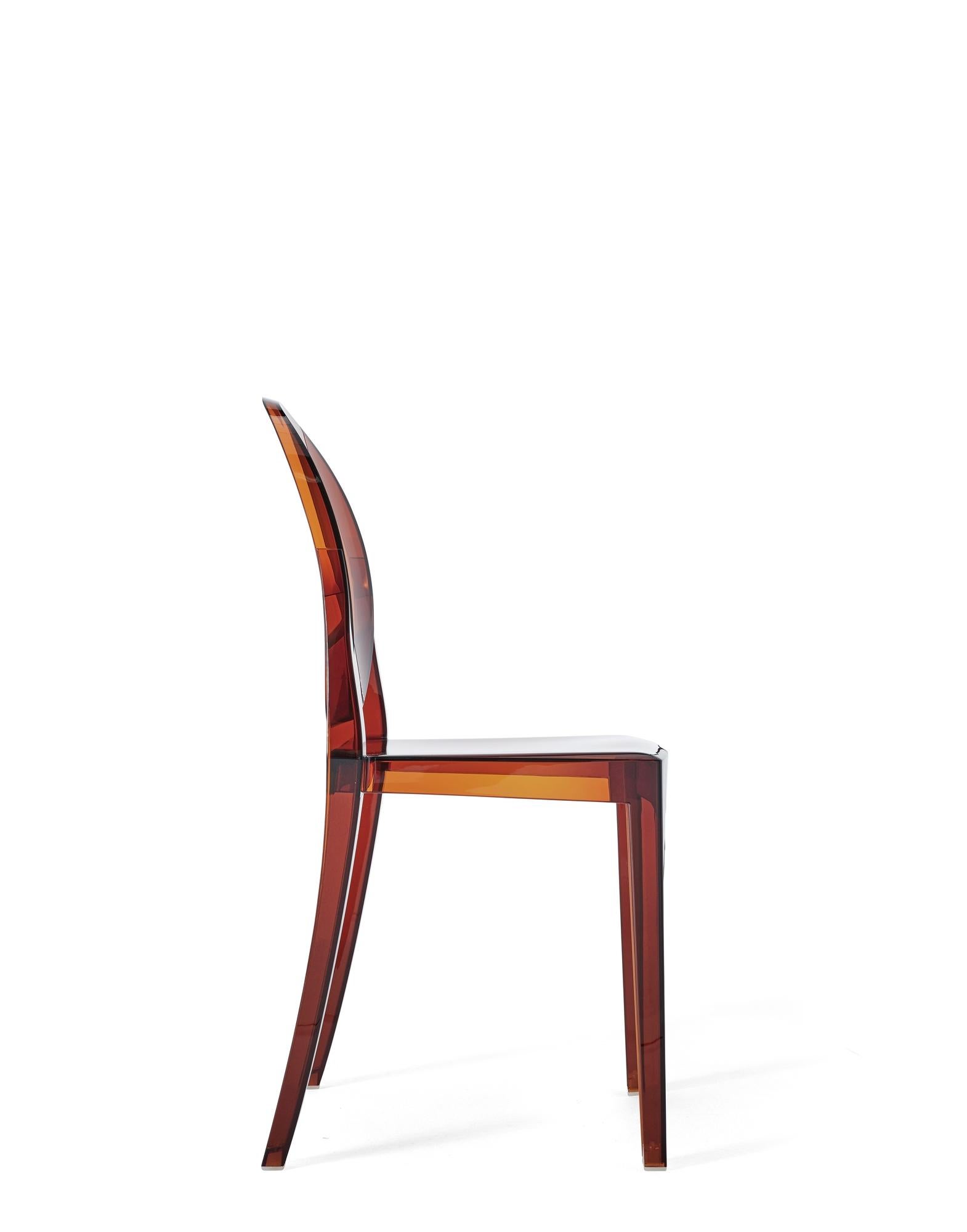 Moderne Lot de 2 chaises Kartell Victoria Ghost en ambre par Philippe Starck en vente