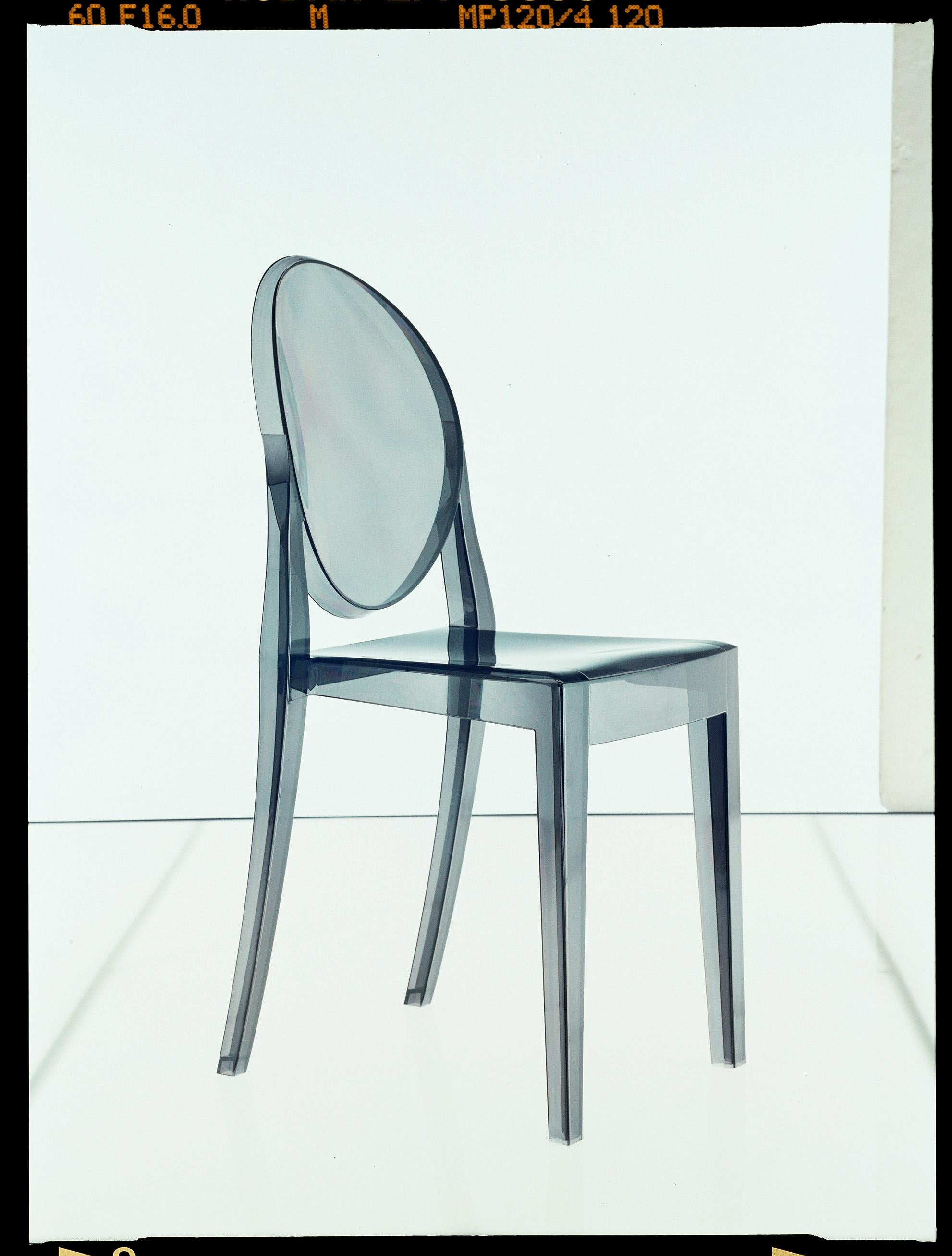 Lot de 2 chaises Kartell Victoria Ghost en cristal de Philippe Starck Neuf - En vente à Brooklyn, NY