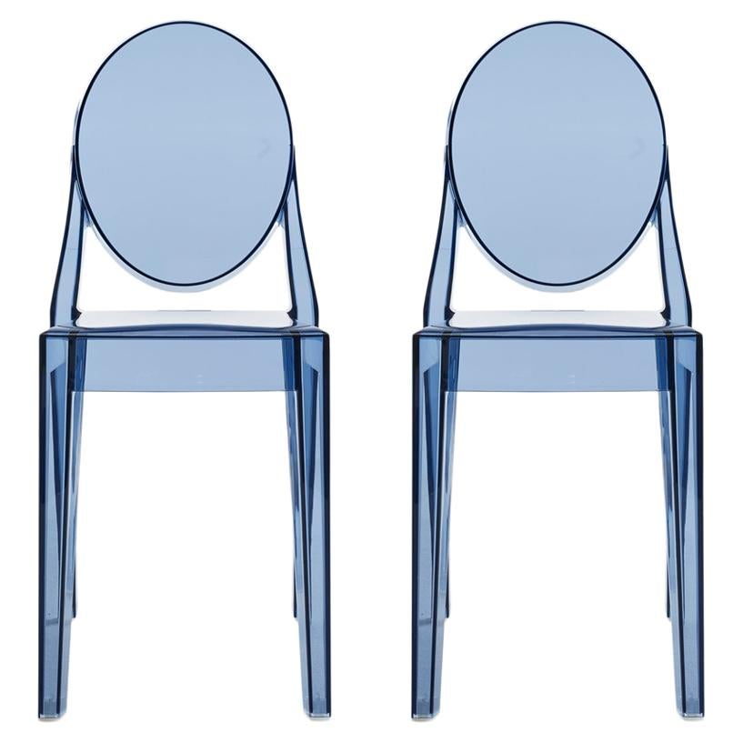 Set aus 2 Kartell Victoria Ghost Stühlen in pulverblau von Philippe Starck