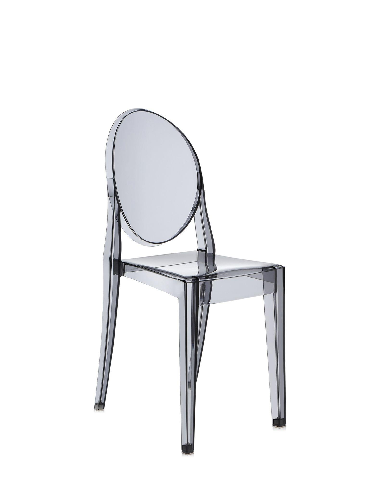 This is a chair born of Classic lines with a rounded backrest that recalls the shape of antique medallions, whilst the seat is linear and geometric. Victoria ghost is made of transparent, colored polycarbonate and formed in a single injection mould.