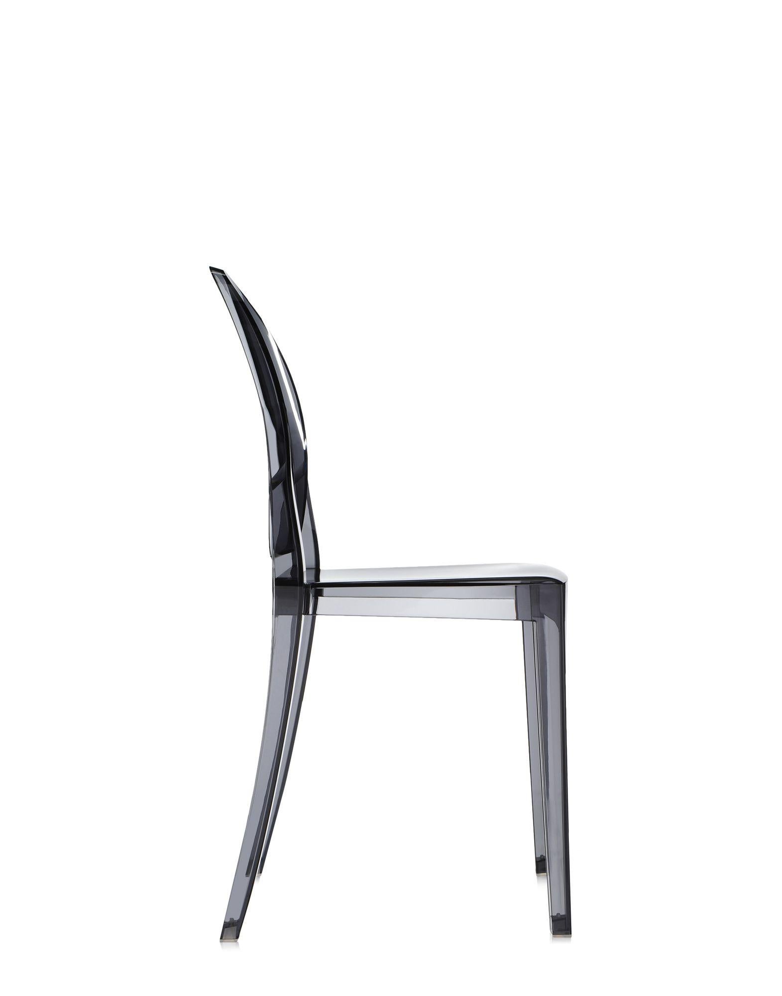 Moderne Ensemble de 2 chaises Victoria Ghost Kartell en gris fumé de Philippe Starck en vente