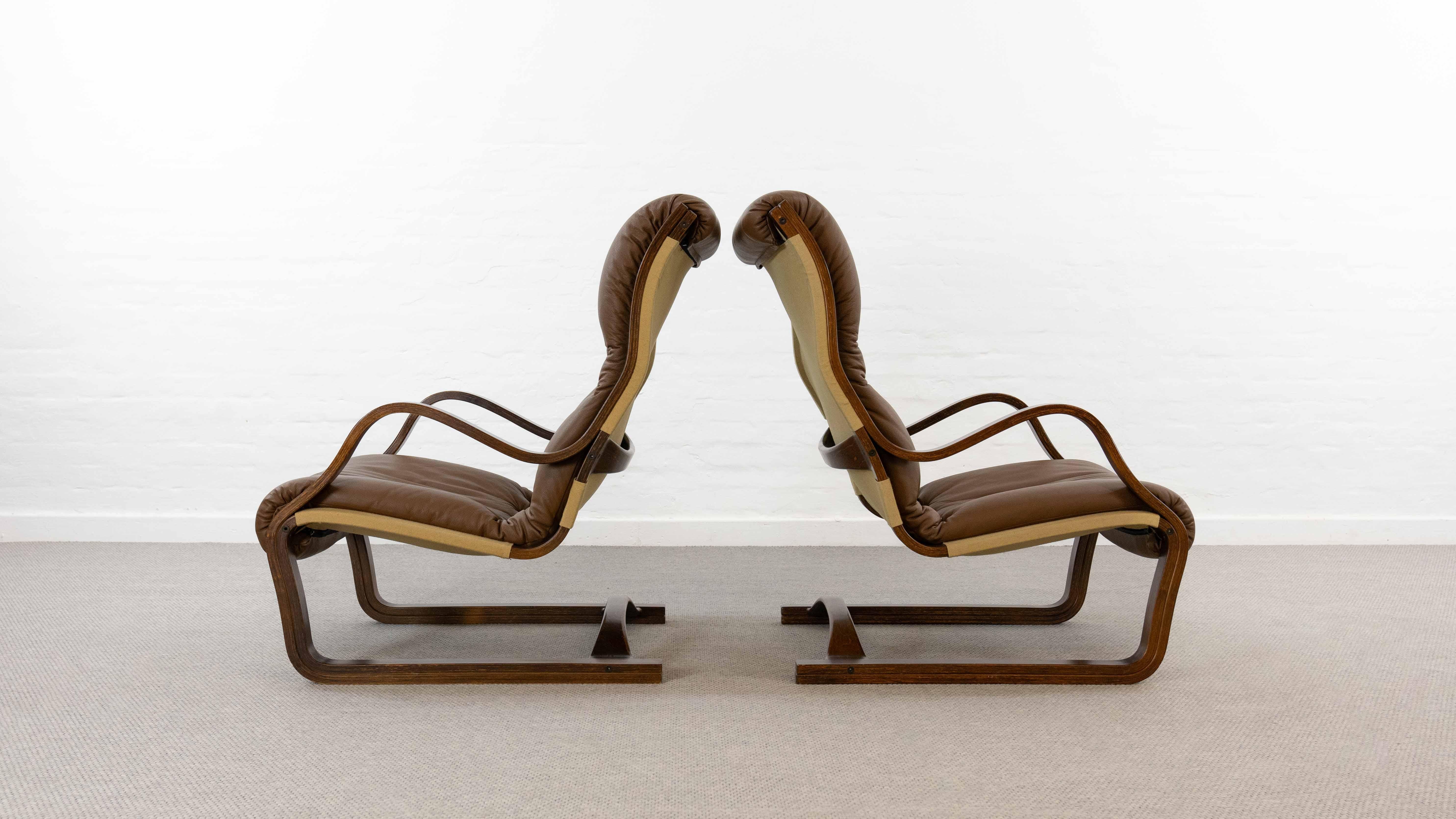 Fin du 20e siècle Lot de 2 fauteuils KOIVUTARU en cuir marron par Esko Pajamies pour Asko en vente