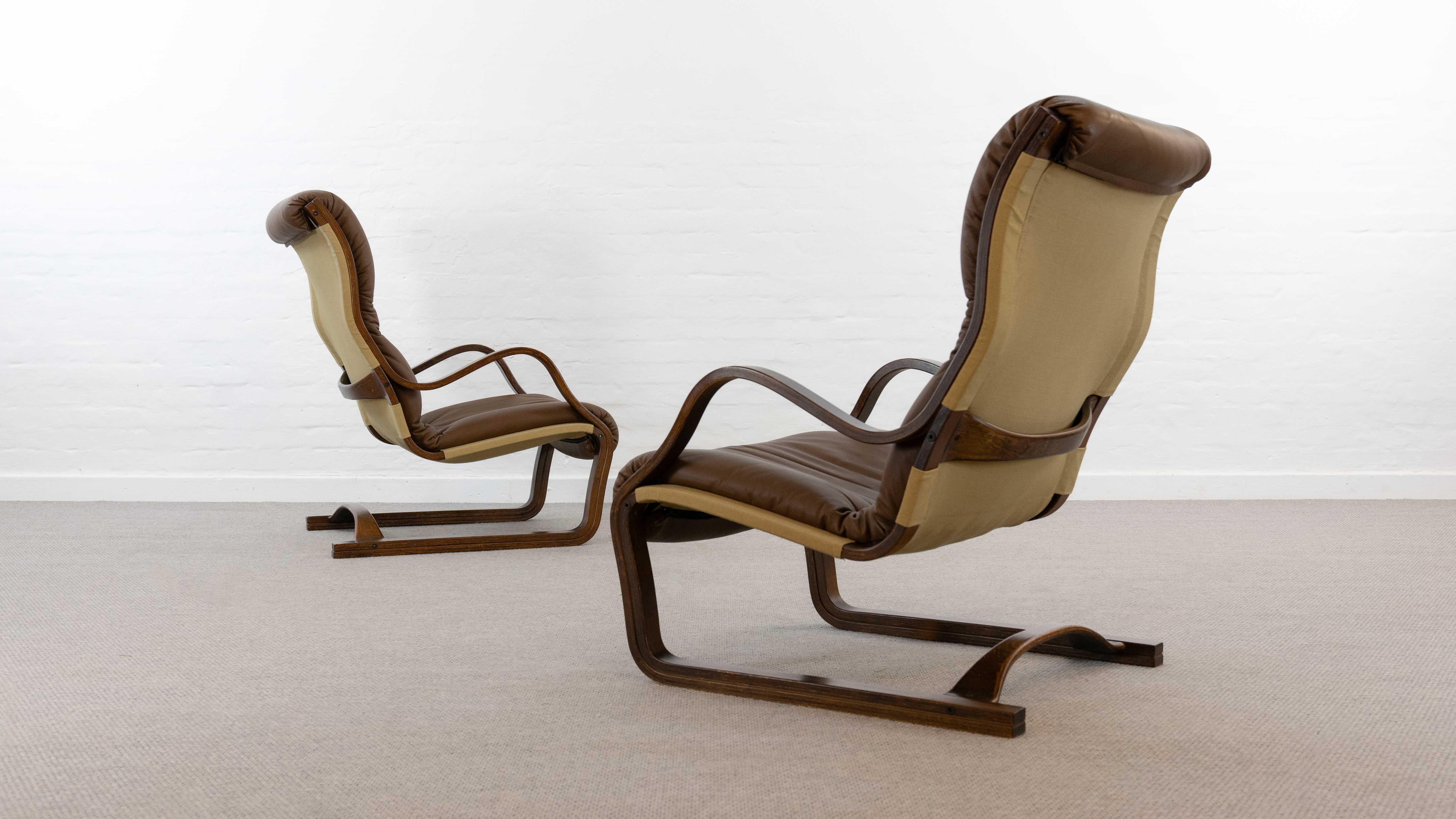 Lot de 2 fauteuils KOIVUTARU en cuir marron par Esko Pajamies pour Asko en vente 2
