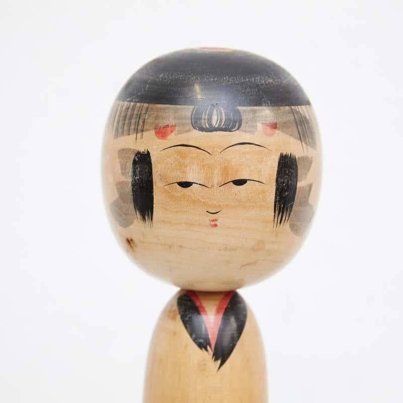 Legno Set di 2 bambole Kokeshi in vendita