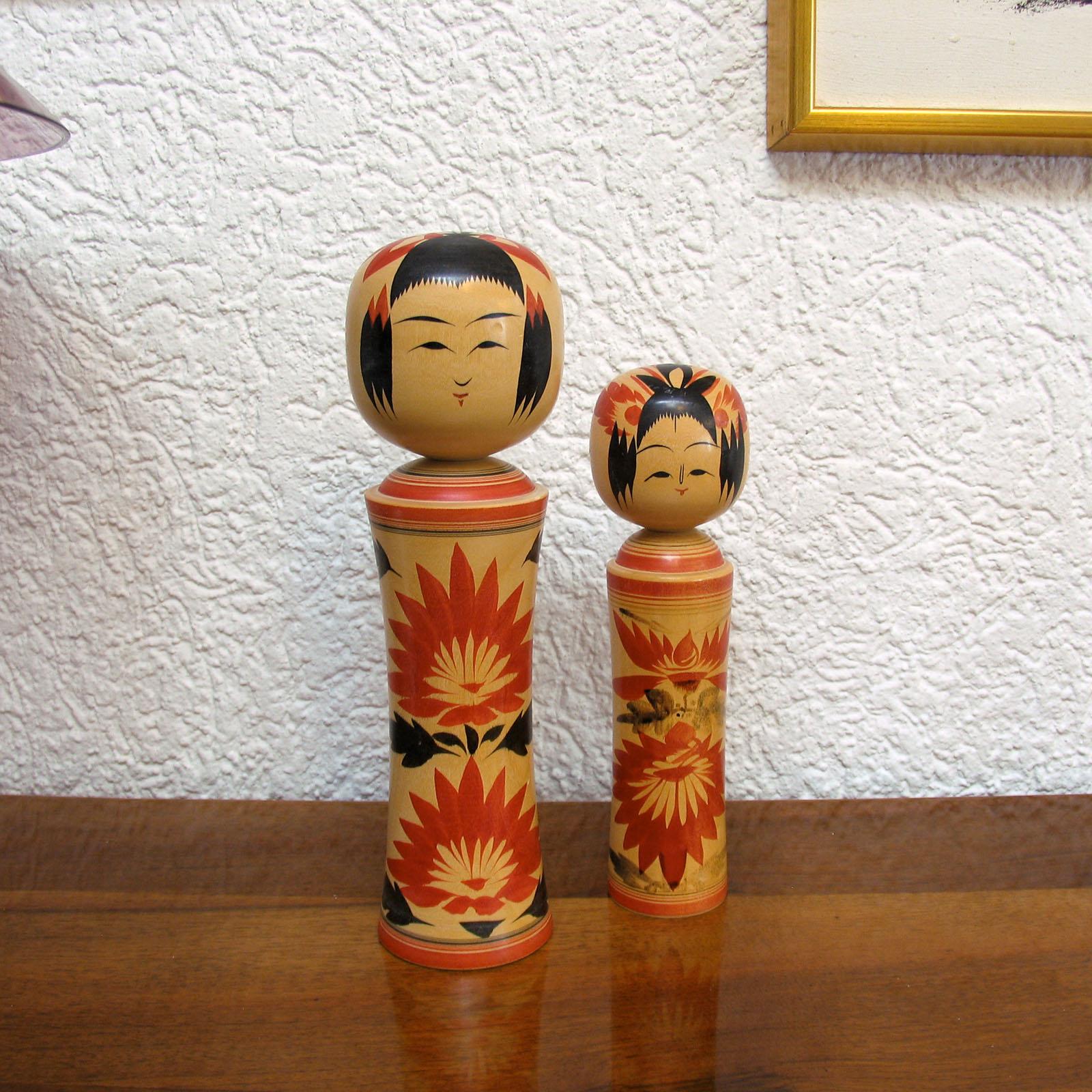 2er-Set Kokeshi Naruko Japanische handbemalte Kokeshi-Puppe aus Holz (Showa) im Angebot