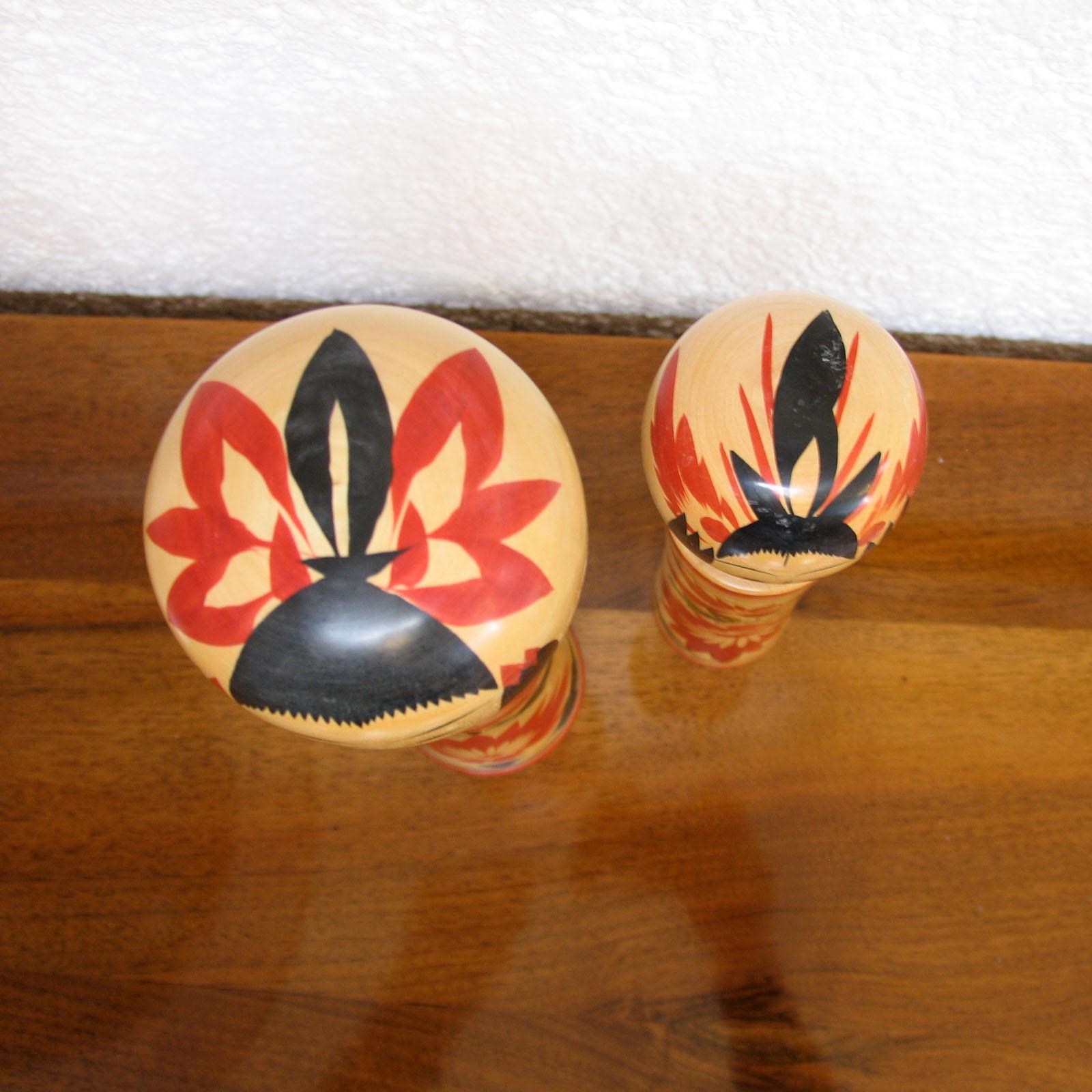 2er-Set Kokeshi Naruko Japanische handbemalte Kokeshi-Puppe aus Holz, signiert im Angebot 5