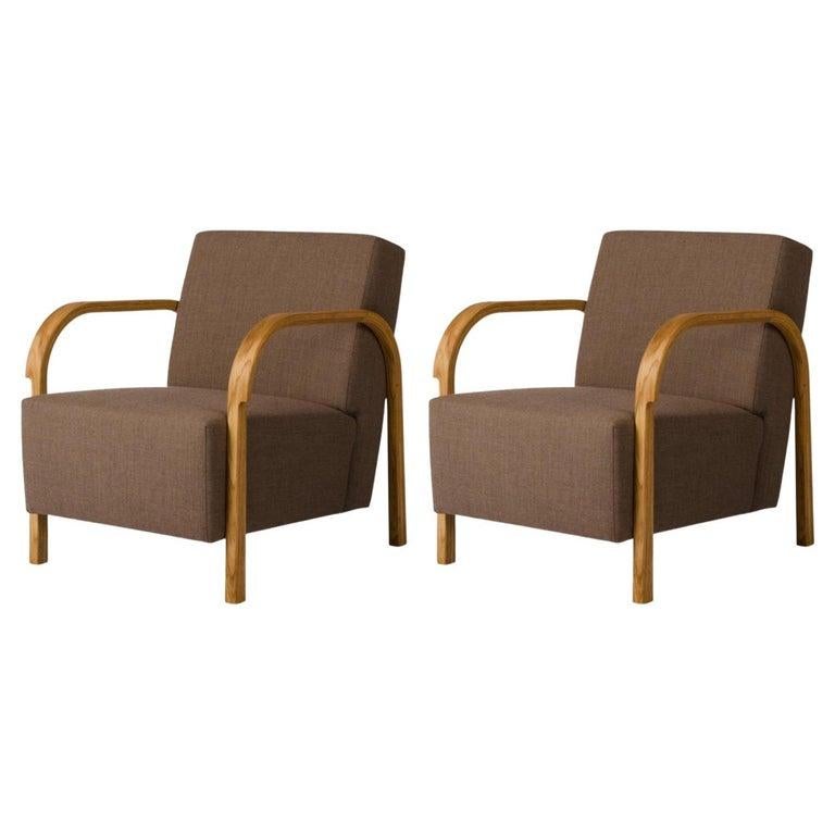 Set Of 2 KVADRAT/Hallingdal & Fiord ARCH Lounge Chairs by Mazo Design
Dimensions: W 69 x D 79 x H 76 cm
Materials: Oak, Textile

With the new ARCH collection, mazo forges new paths with their forward-looking modernism. The series is a tribute to