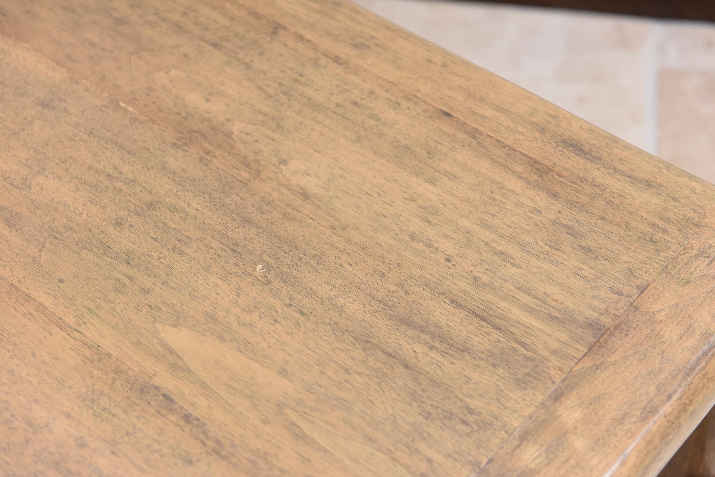 Chinois Ensemble de 2 tables d'appoint Laiyang par Gregorius Pineo en vente