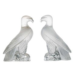 Ensemble de 2 sculptures Aigle de la Liberté en cristal dépoli signé Lalique, France