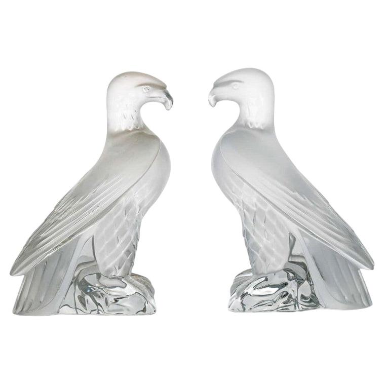 Ensemble de 2 sculptures Aigle de la Liberté en cristal dépoli signé Lalique, France en vente