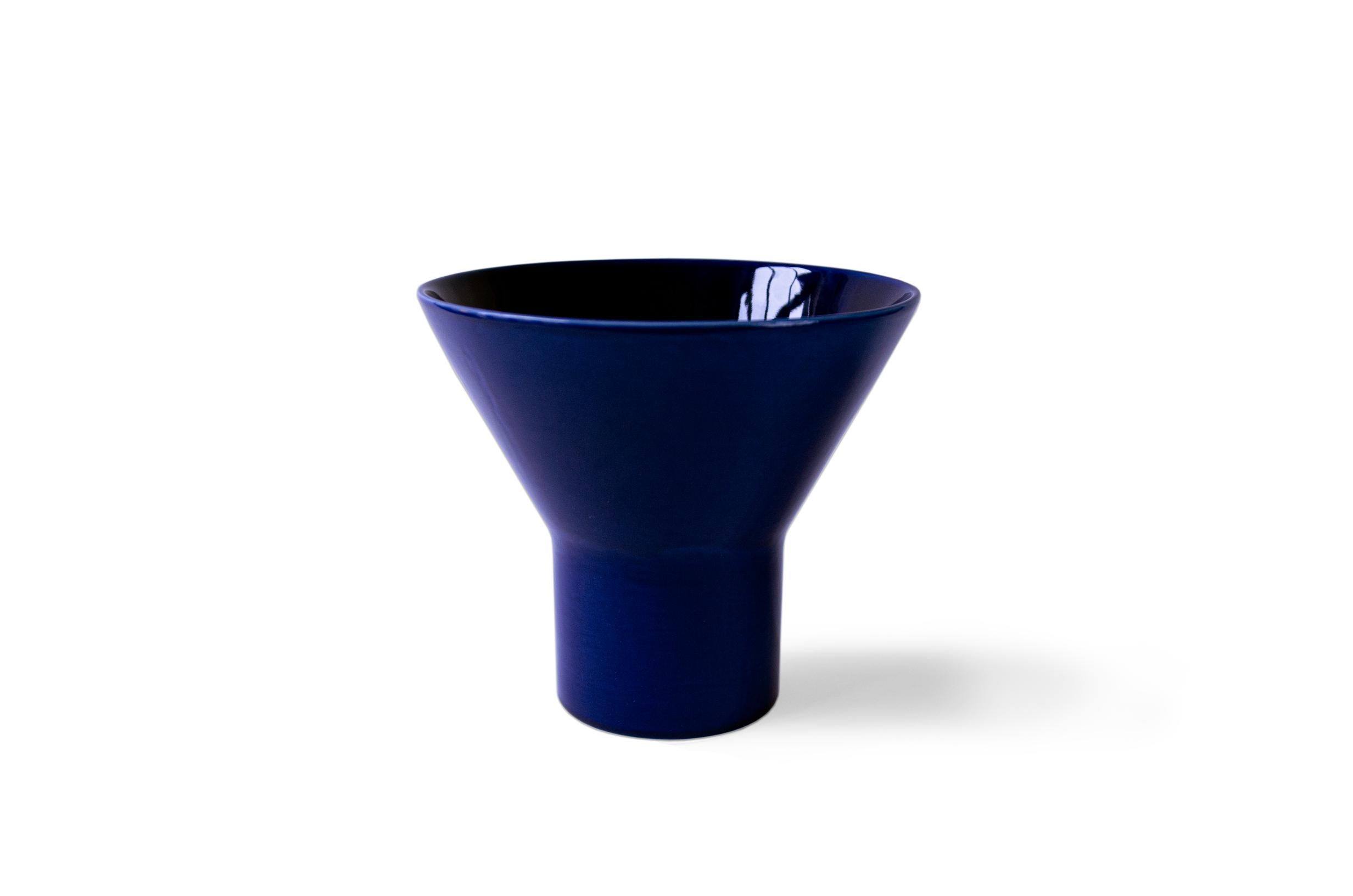 Post-Modern Set of 2 Large Blue Ceramic KYO Vases by Mazo Design For Sale