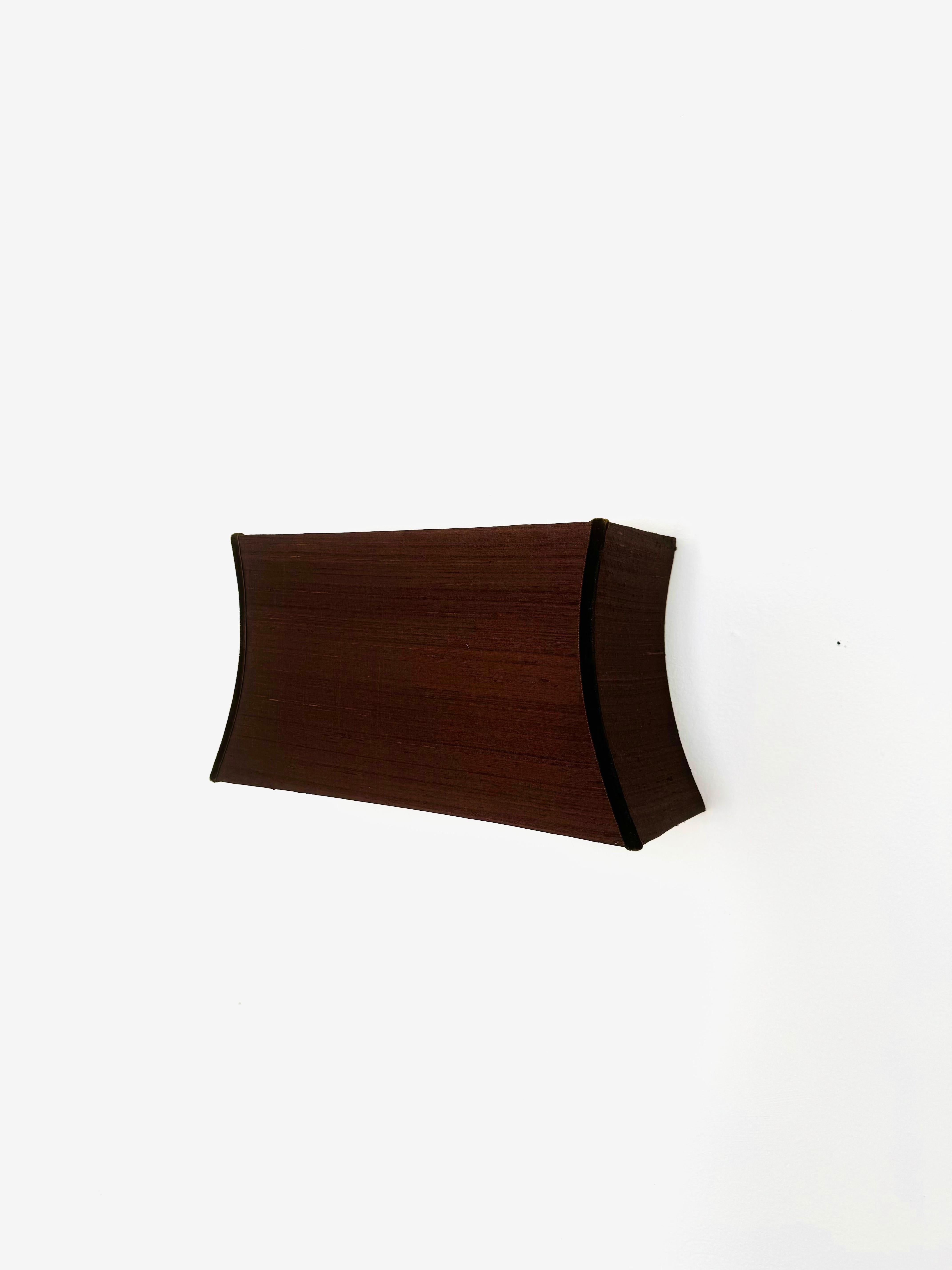 Extremely beautiful and large wall lamps from the 1960s.
The high -quality workmanship and the very noble material impress at first glance.
Exceptionally beautiful design.
The golden coating in the lampshade creates a beautiful light effect.

The